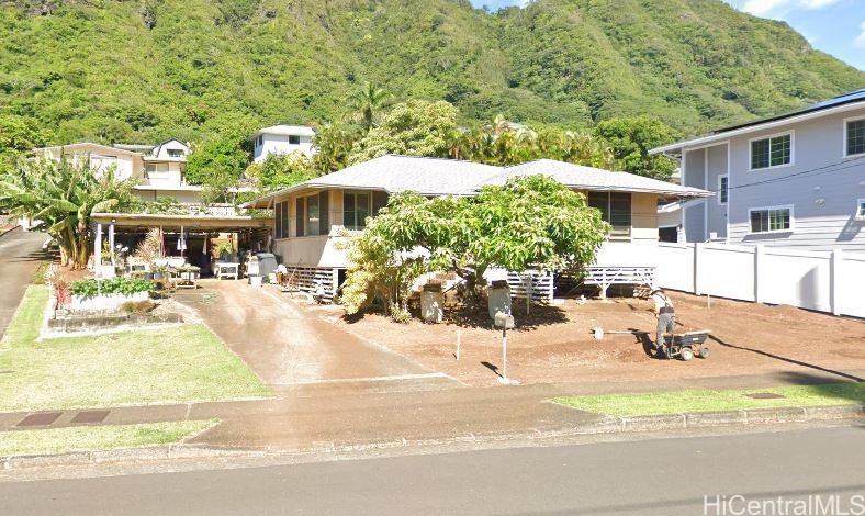 3132 Manoa Road