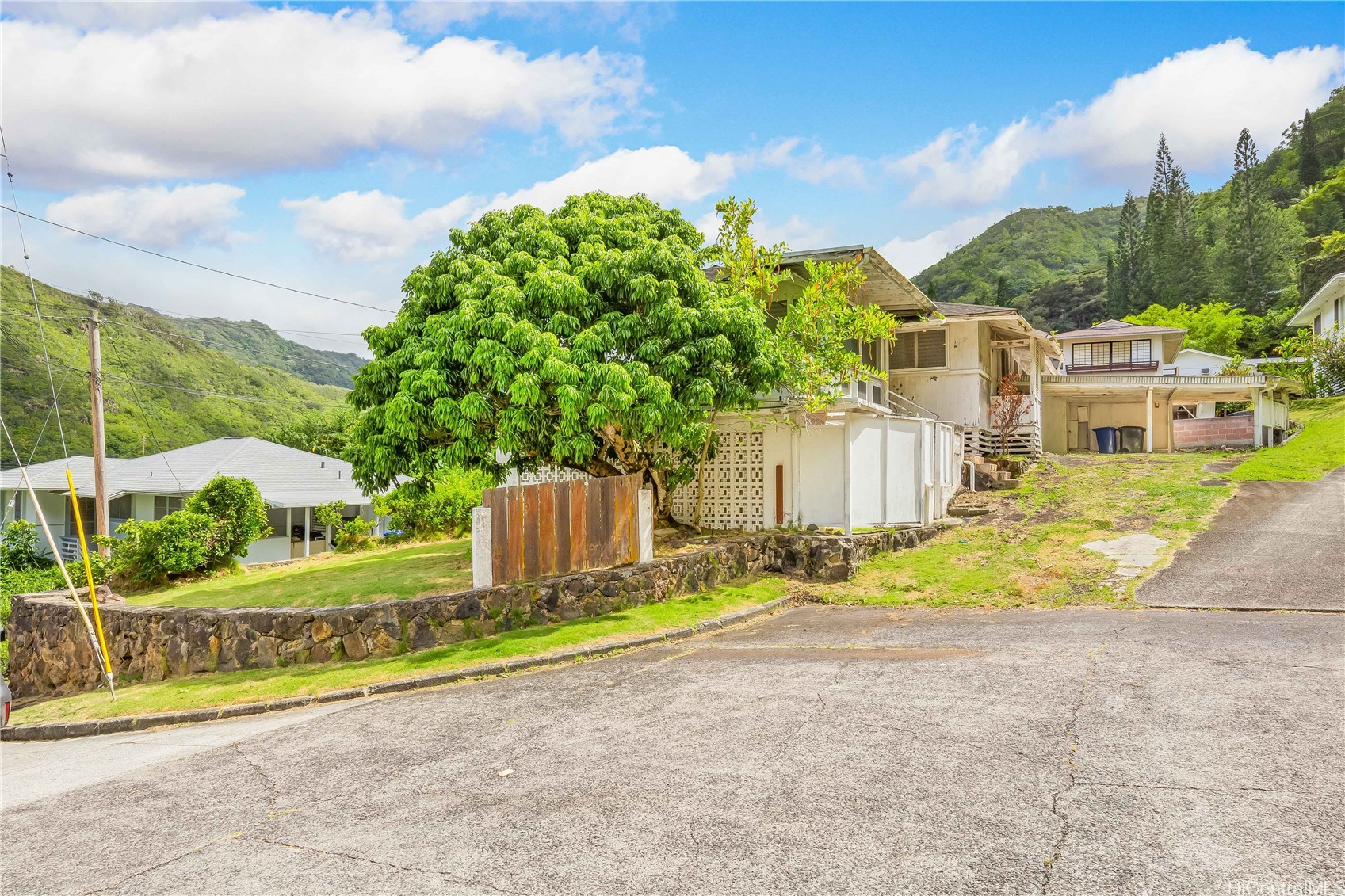 2446 Puunoa Place