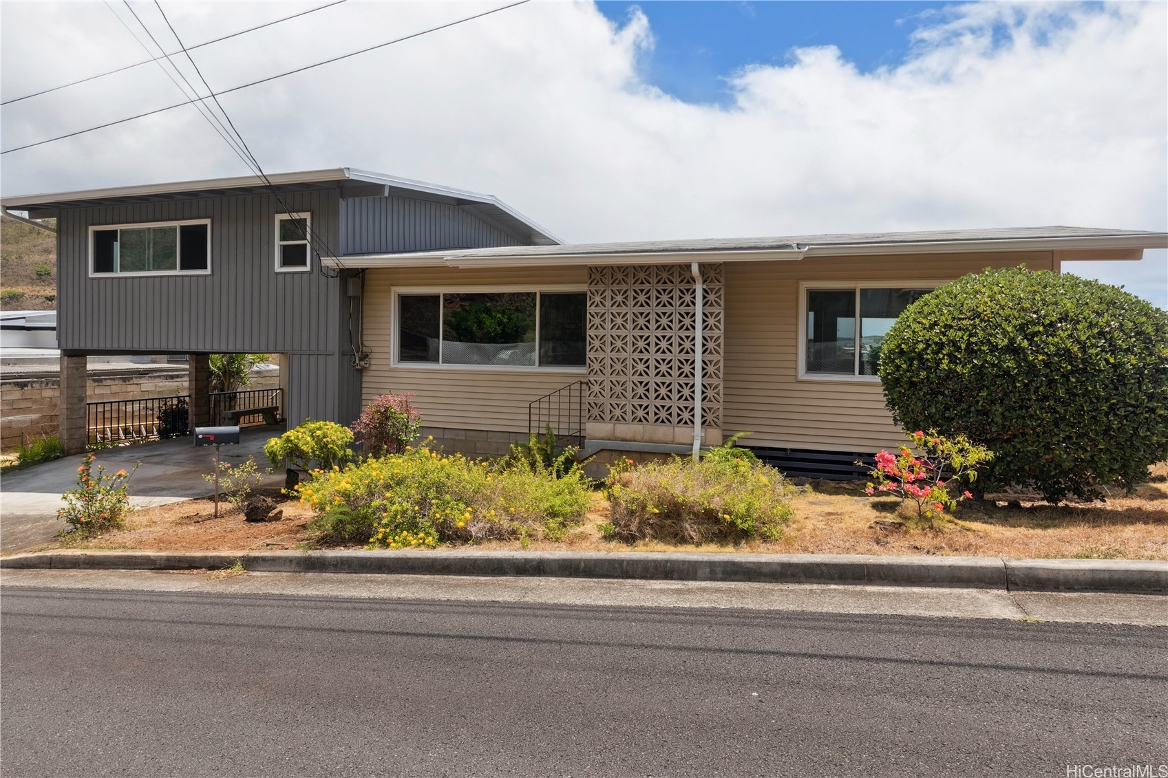 1661 Hakuaina Place