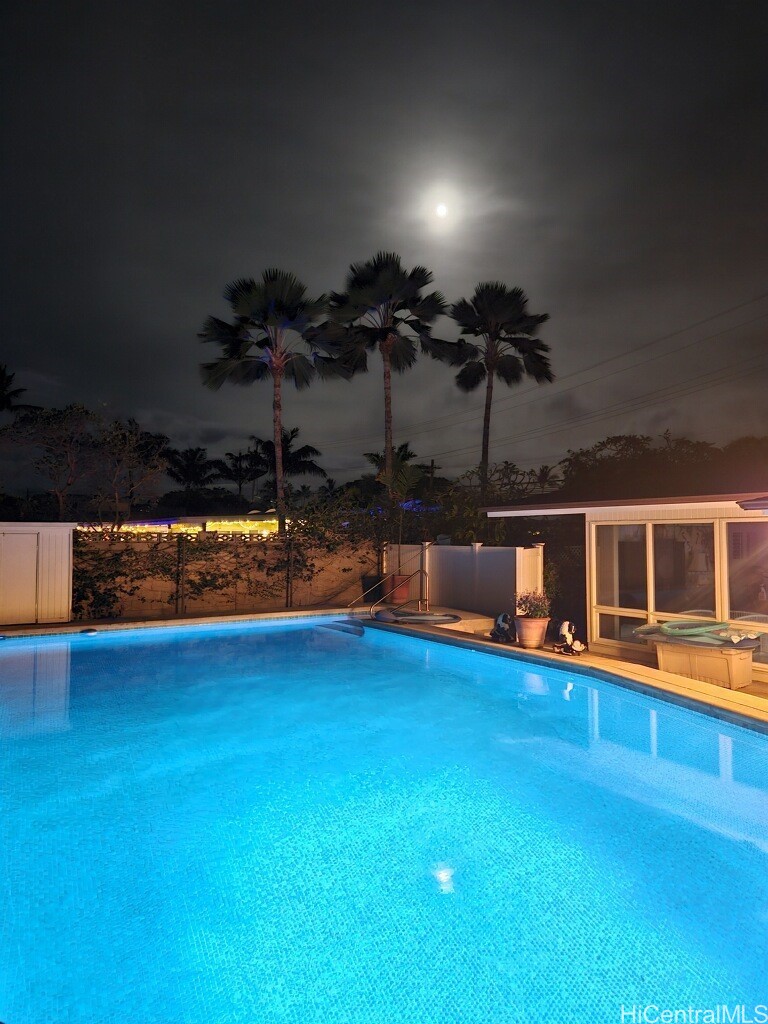 743 Mokapu Road