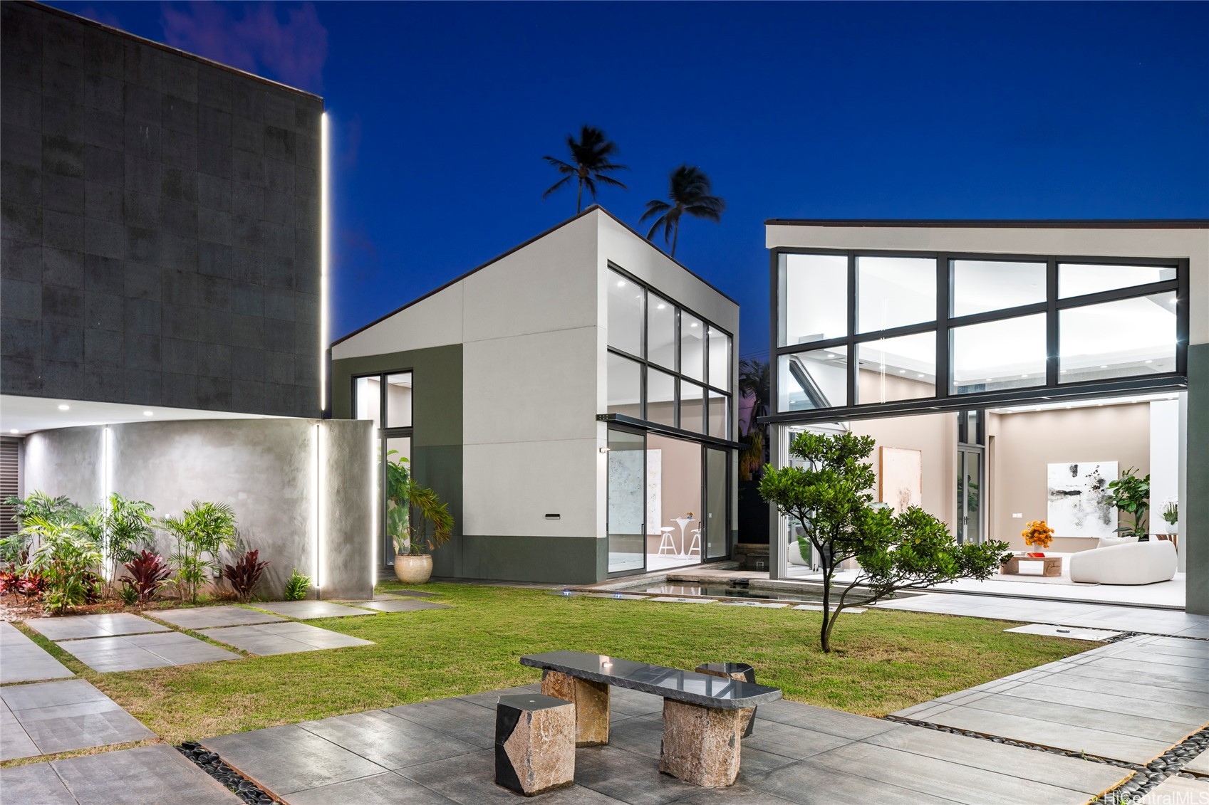 4758 Kahala Avenue