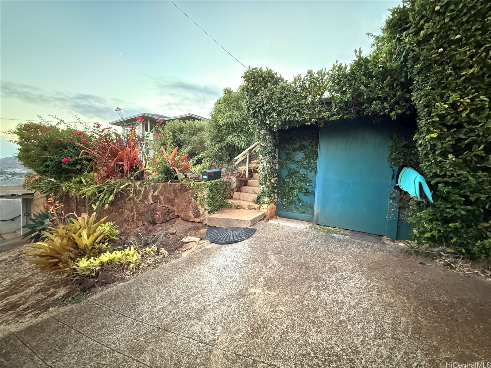 1734 Iwi Way