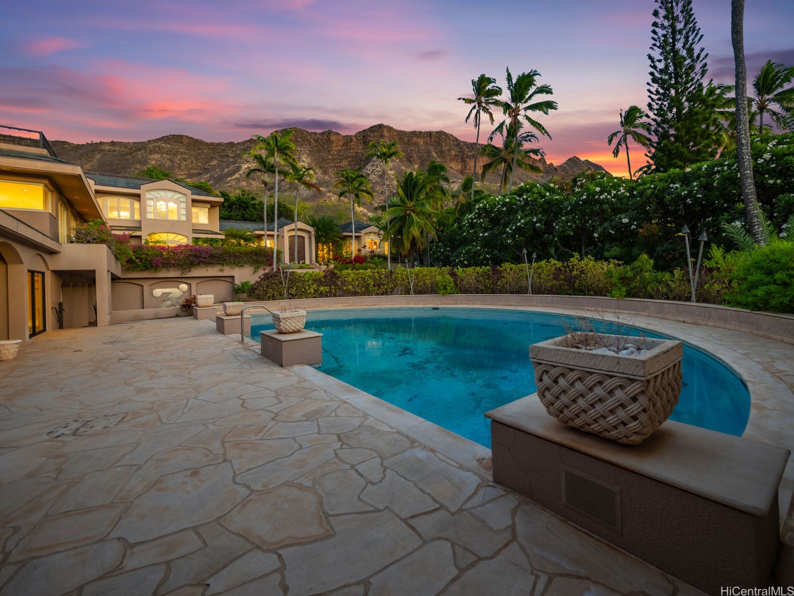 3239 Noela Drive