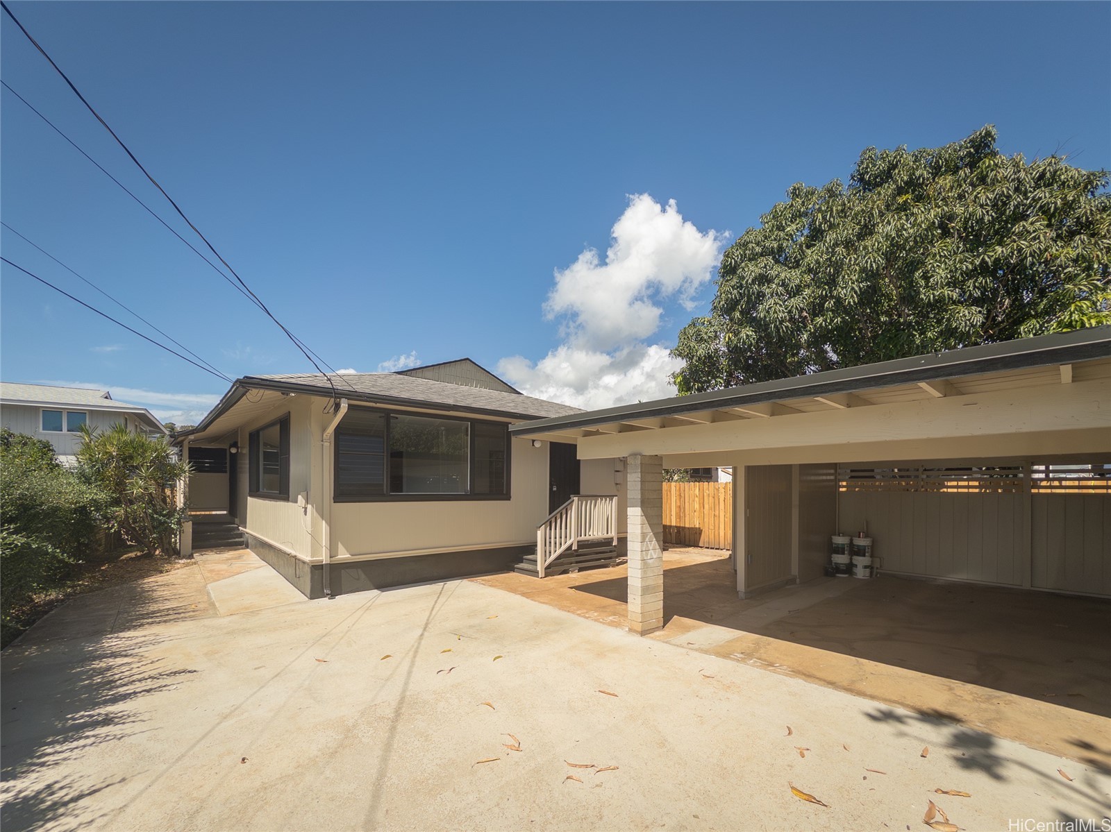 696 Kuakini Street