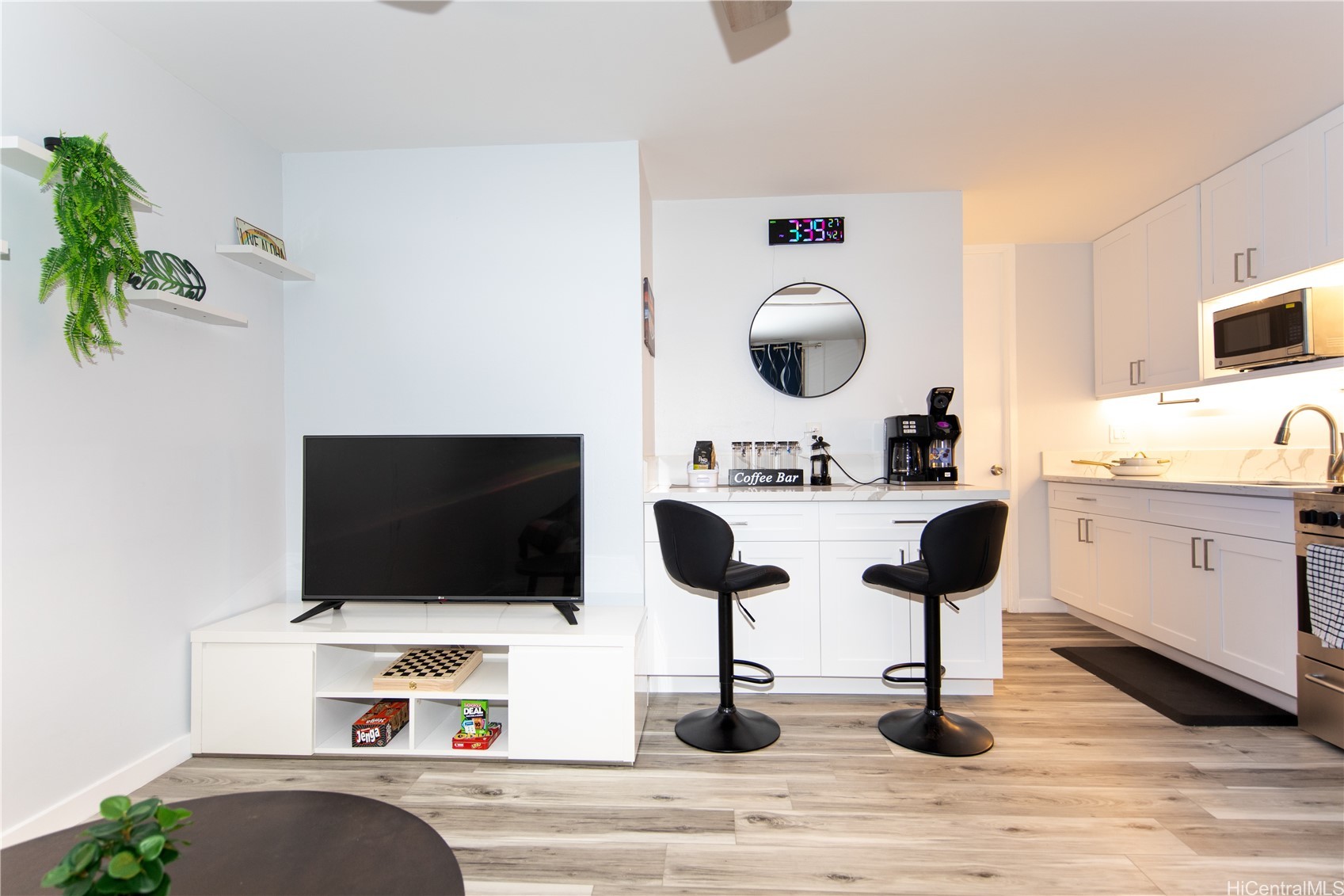 ワイキキ | 1911 Kalakaua Avenue, Honolulu, HI 96815