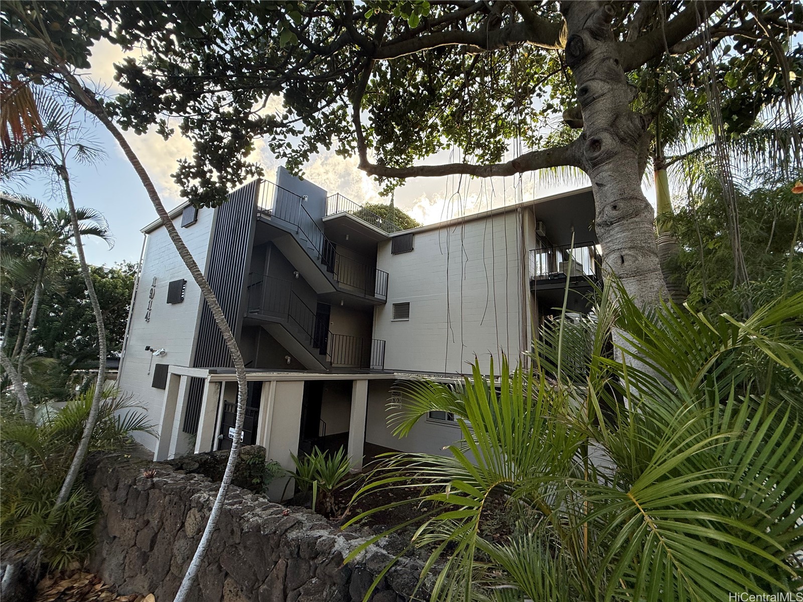 University Court Apts