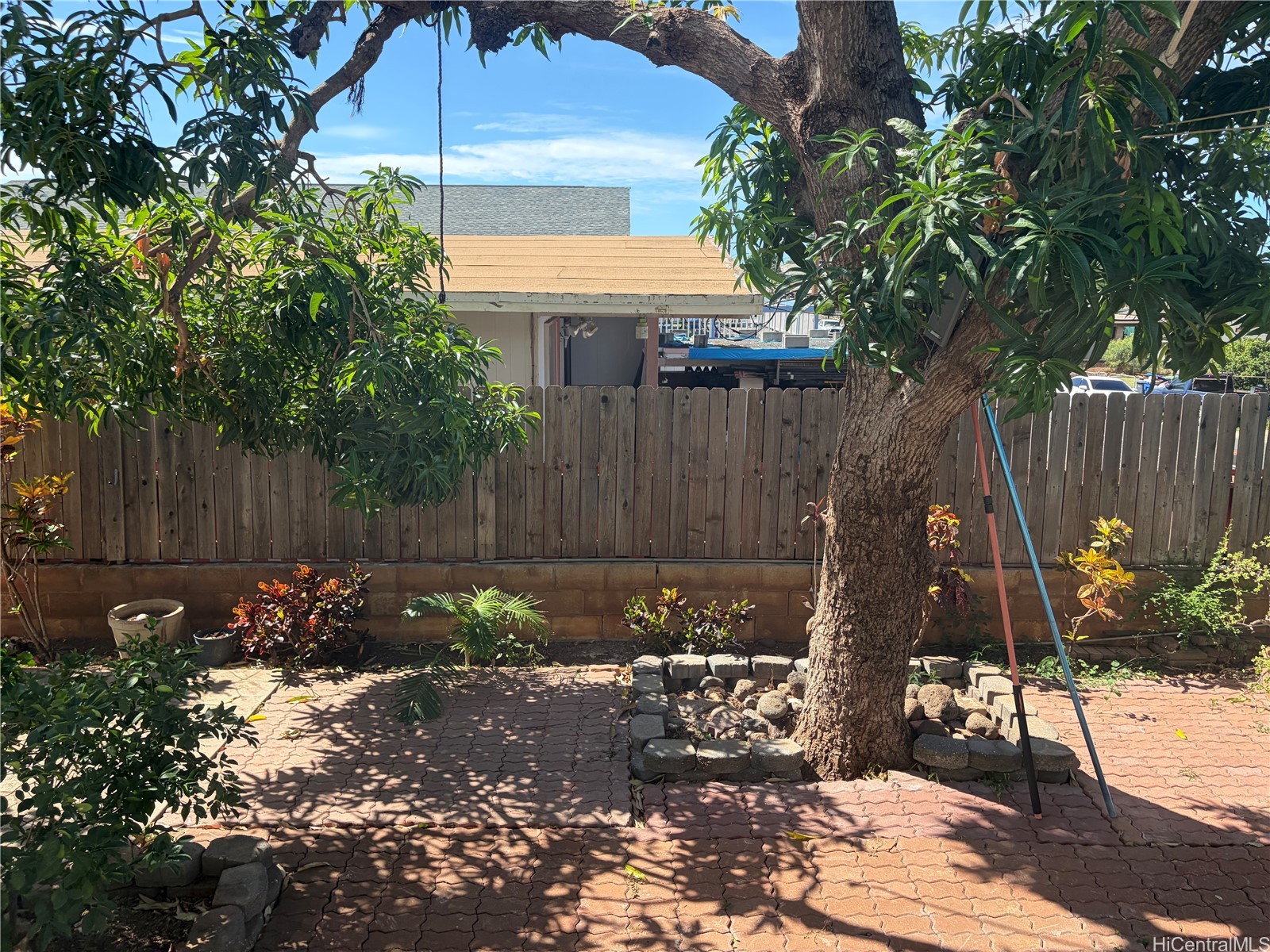 87-1977 Mohihi Street