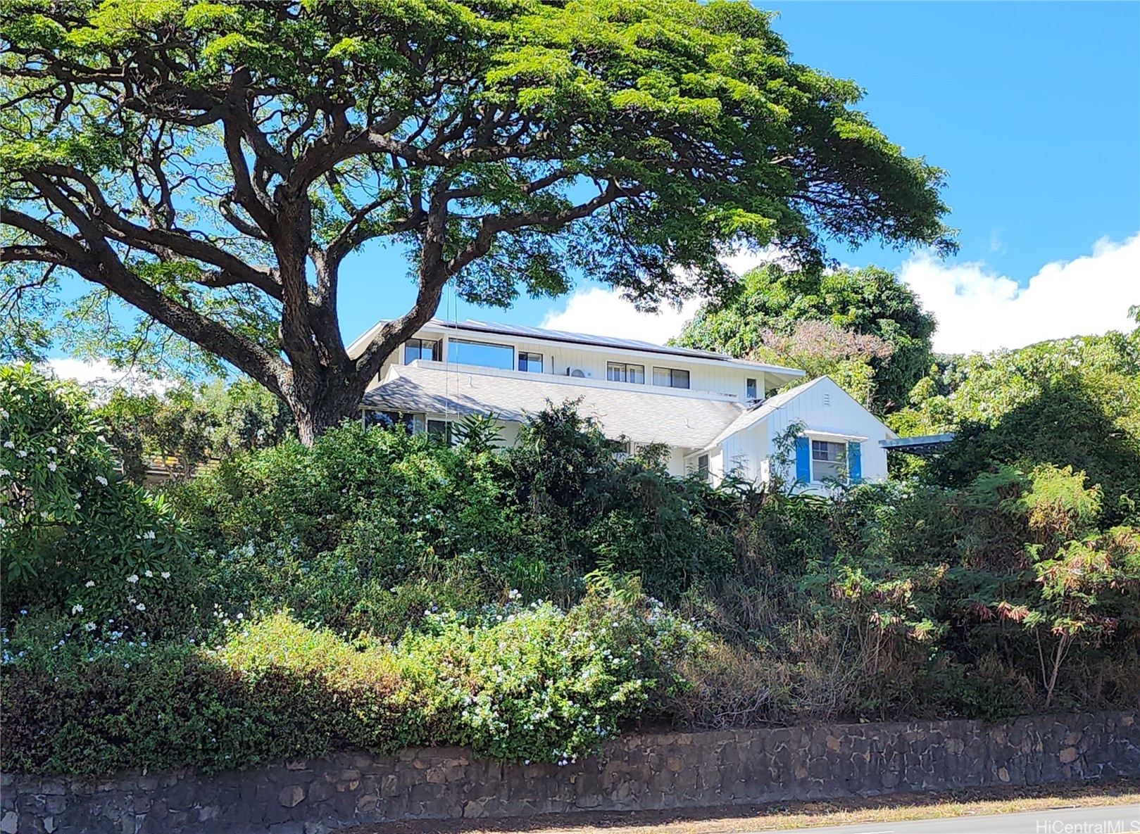 2056 Manoa Road