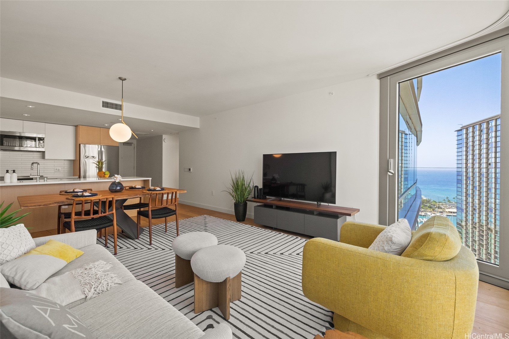 カカアコ・ダウンタウン | 1001 Queen Street, Honolulu, HI 96814