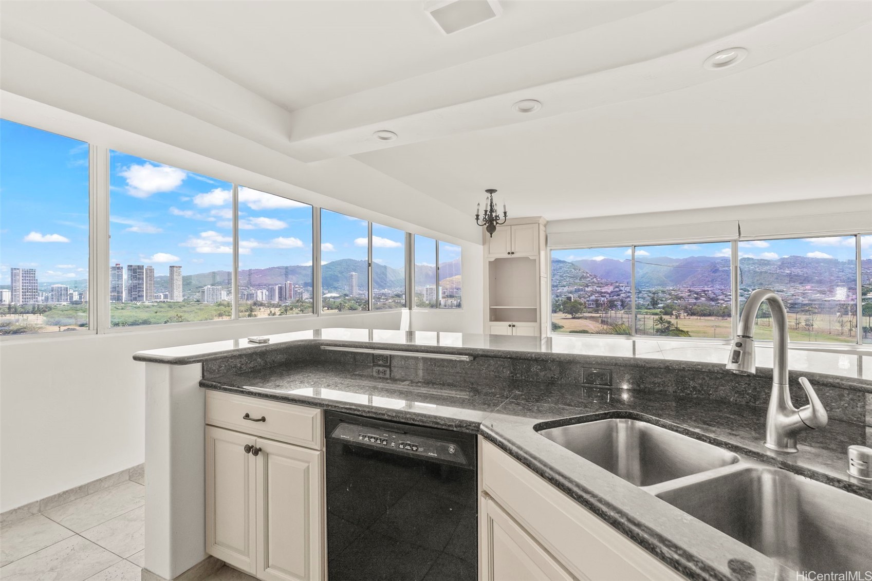 ワイキキ | 2547 Ala Wai Boulevard, Honolulu, HI 96815