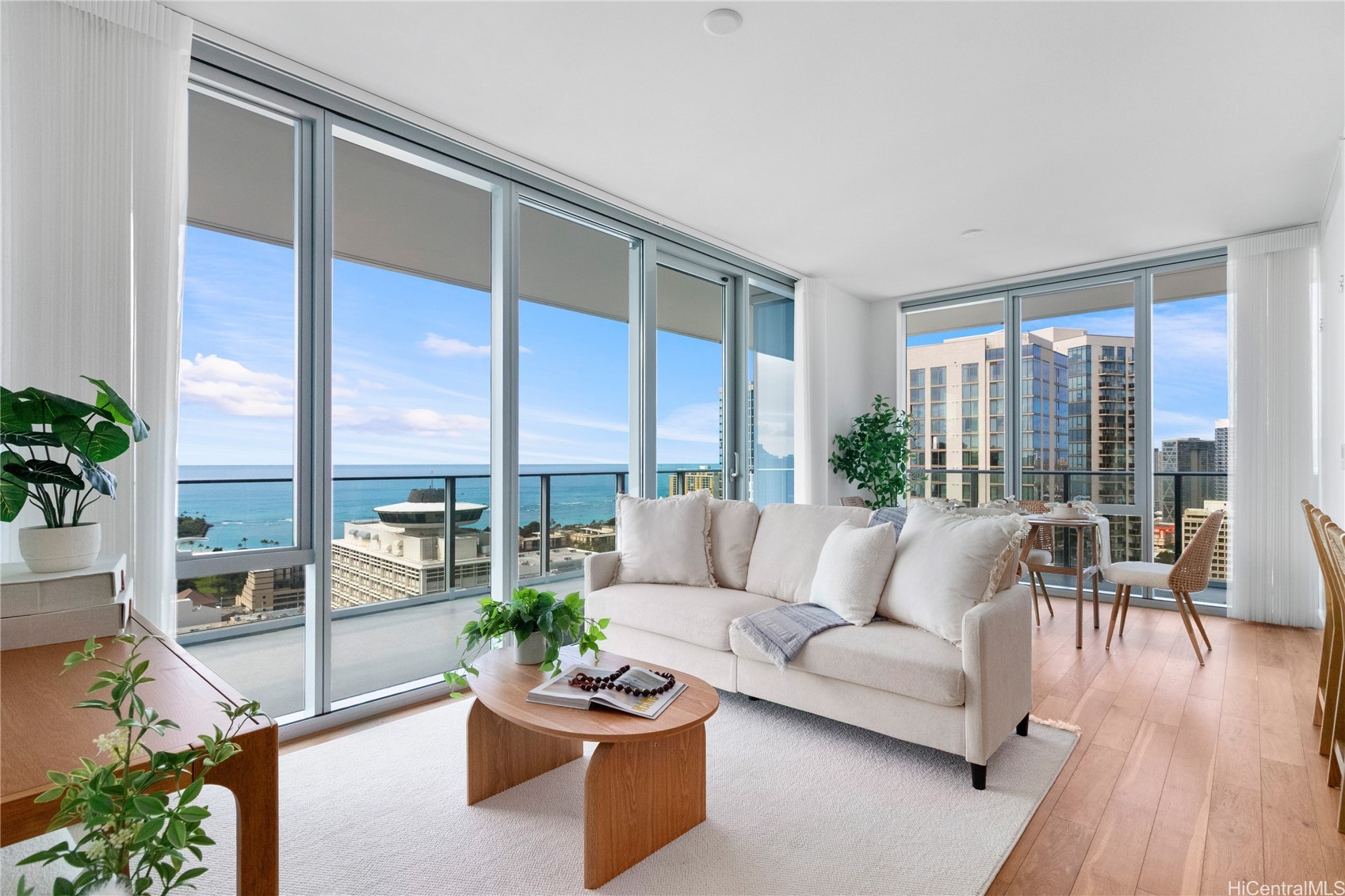 アラモアナ | 629 Keeaumoku Street, Honolulu, HI 96814