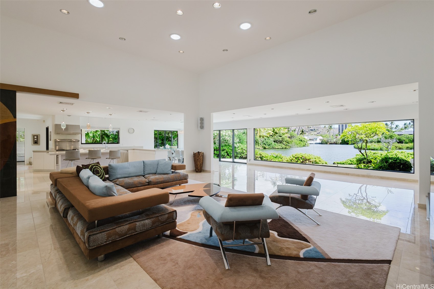 カハラ・ワイアラエ | 5949 Kalanianaole Highway, Honolulu, HI 96821