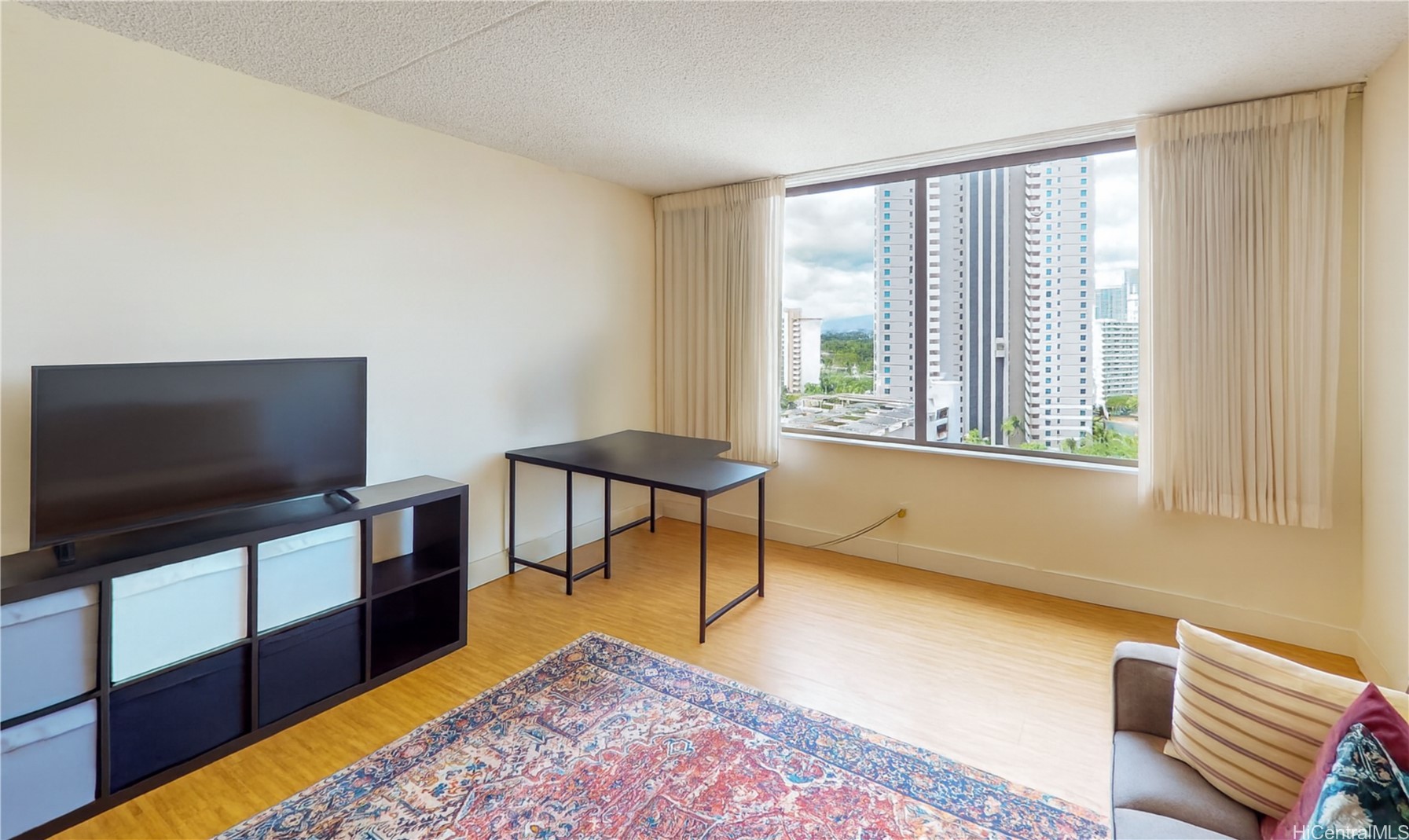 ワイキキ | 411 Hobron Lane, Honolulu, HI 96815