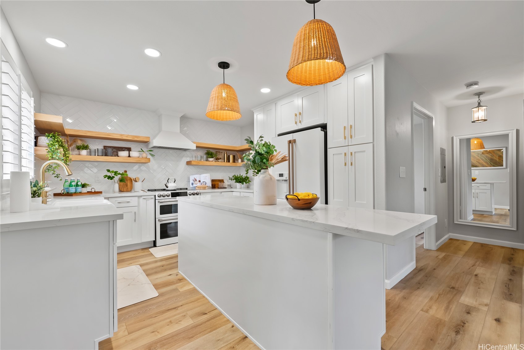 ソルトレイク | 95-205 Kemu Place, Honolulu, HI 96789