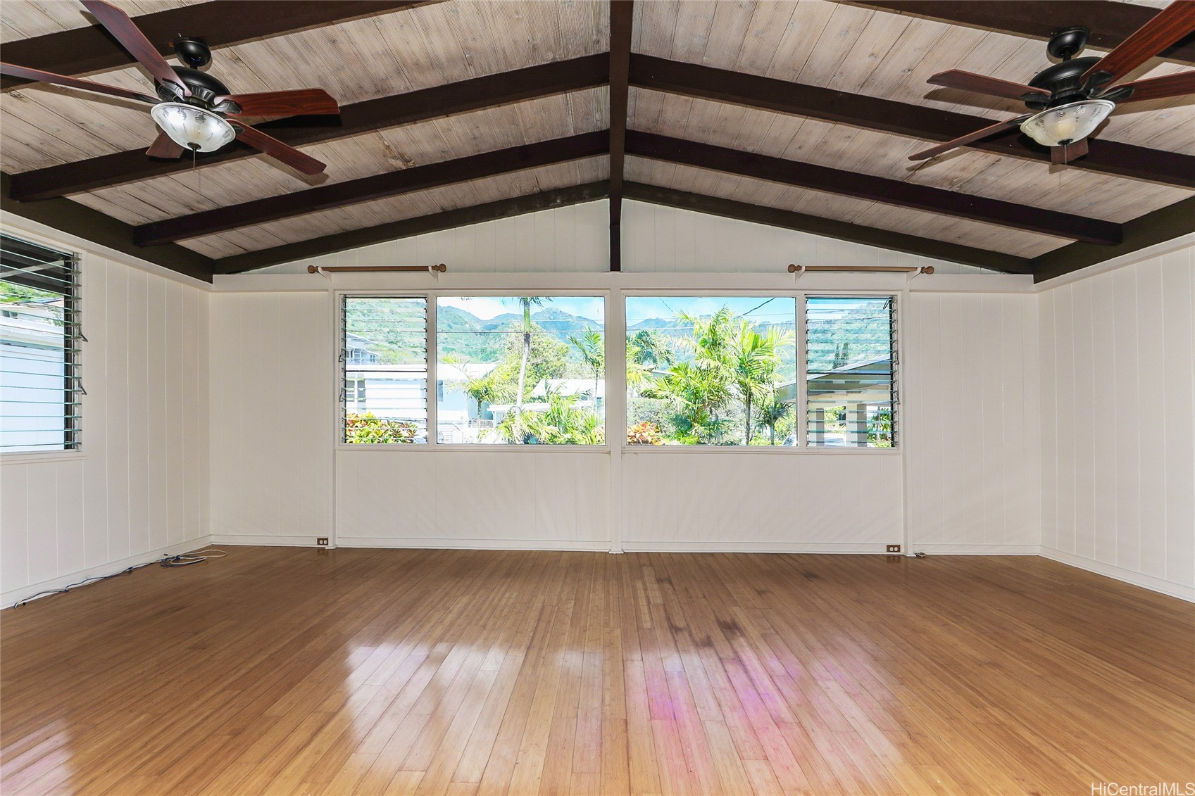 カハラ・ワイアラエ | 6017 Kaupalena Street, Honolulu, HI 96821