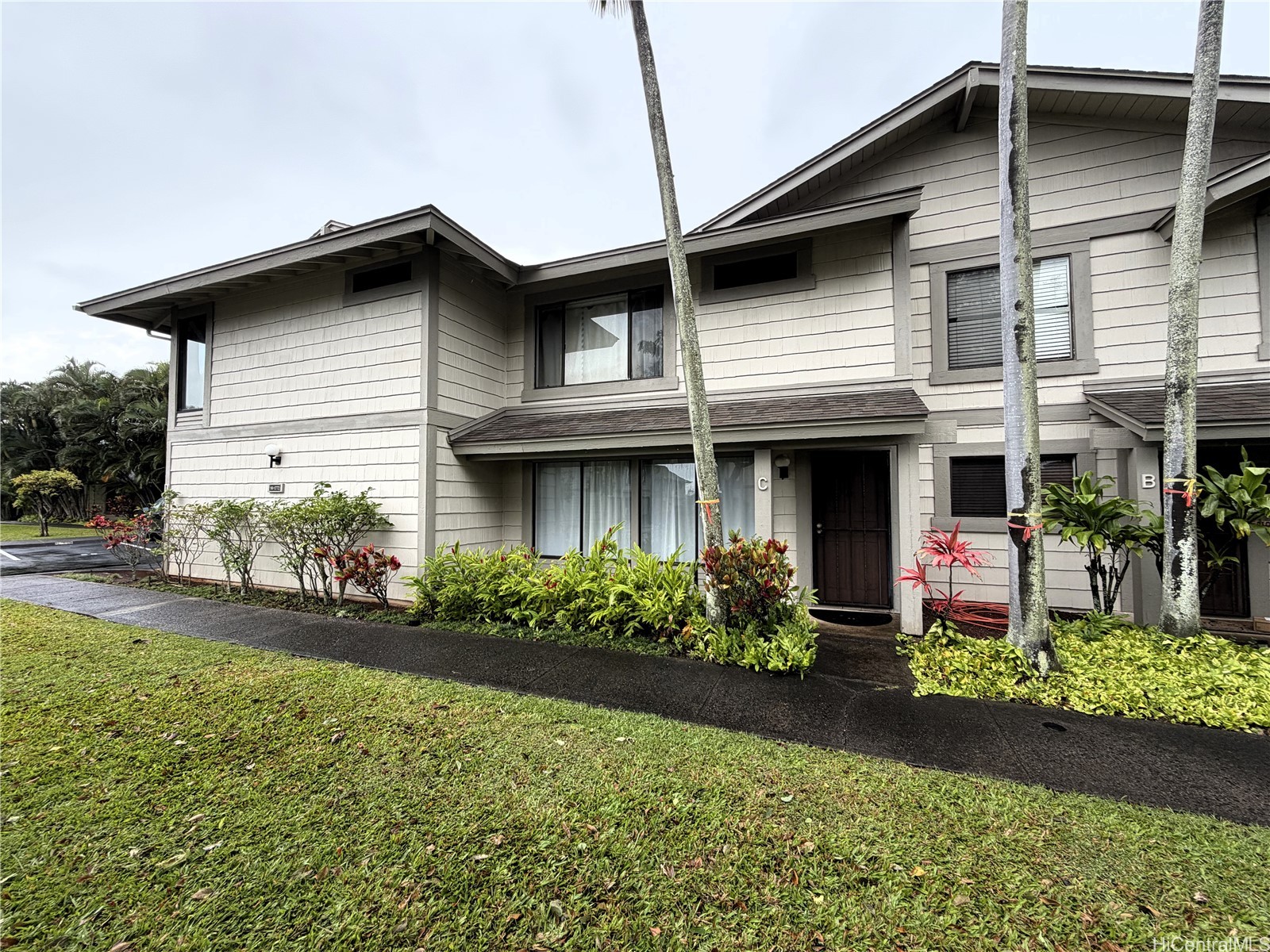 ソルトレイク | 98-1772 Kaahumanu Street, Pearl City, HI 96782