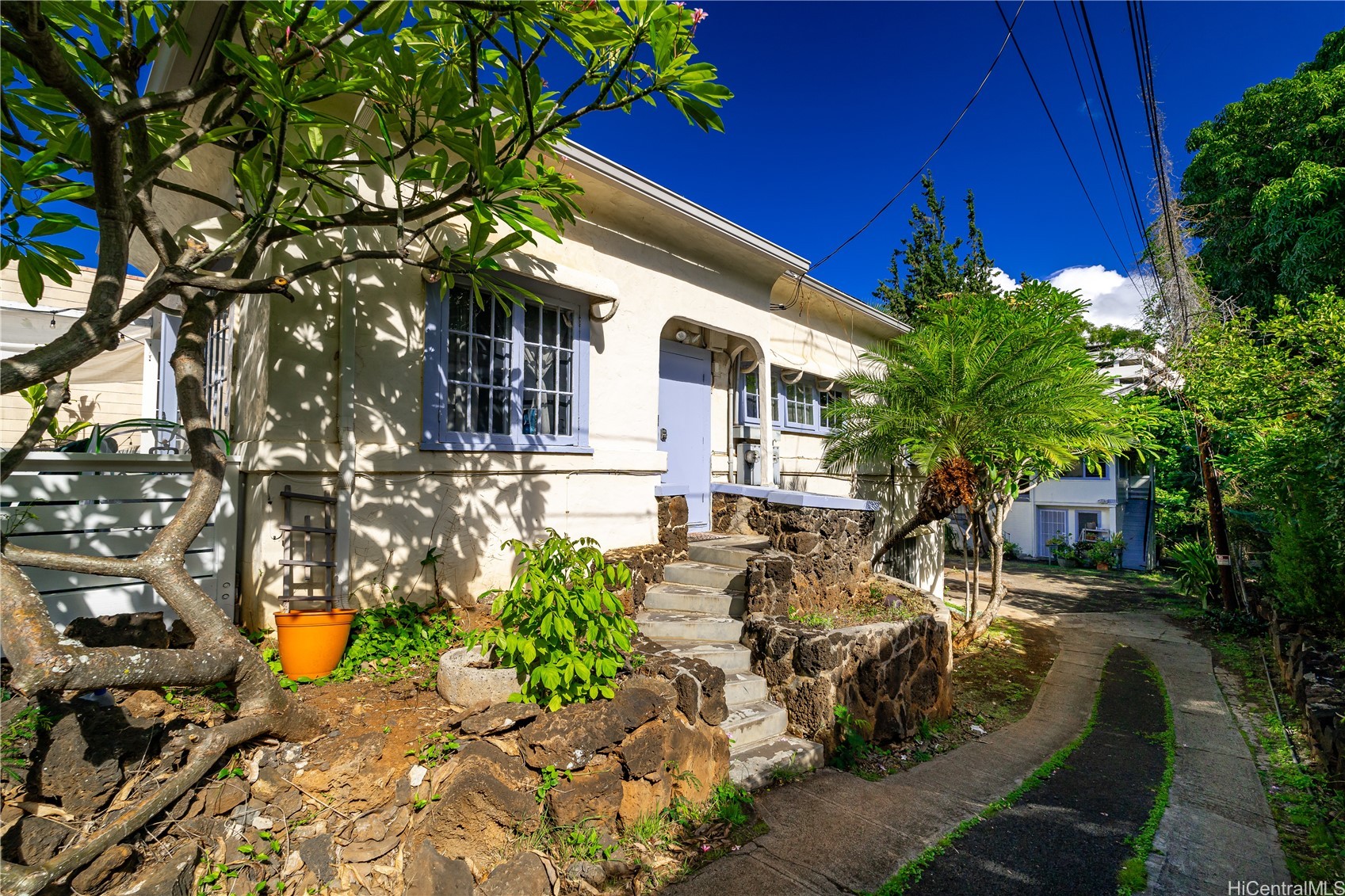 カハラ・ワイアラエ | 3110 Waialae Avenue, Honolulu, HI 96816