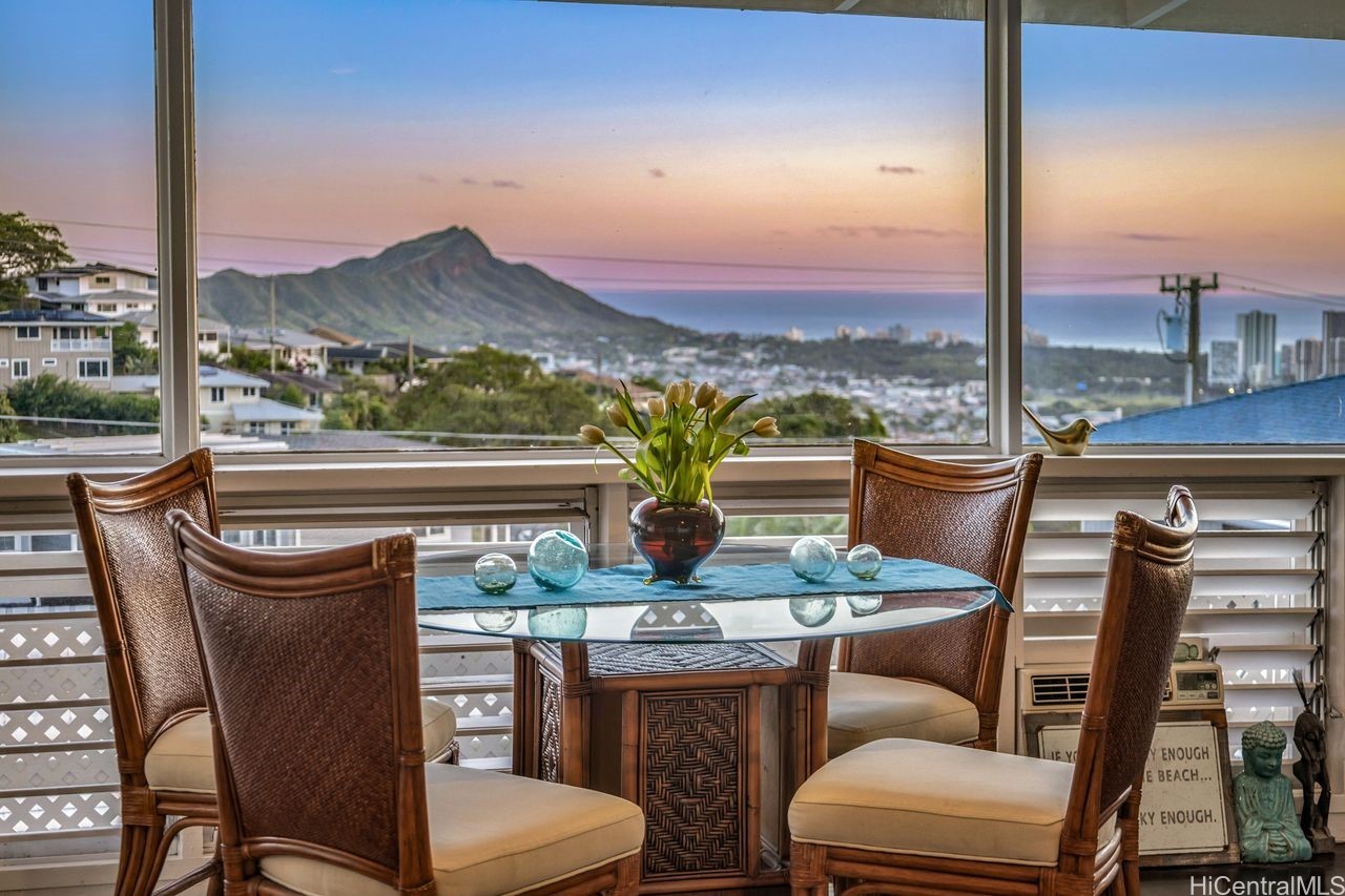 カハラ・ワイアラエ | 1834 St Louis Drive, Honolulu, HI 96816