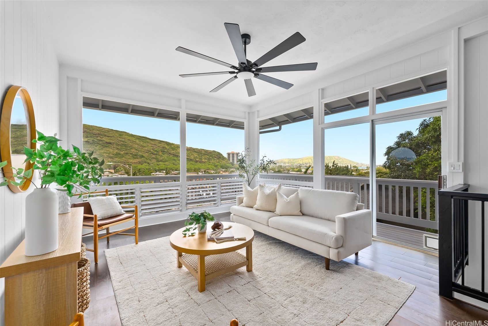 カハラ・ワイアラエ | 6003 Elelupe Place, Honolulu, HI 96821