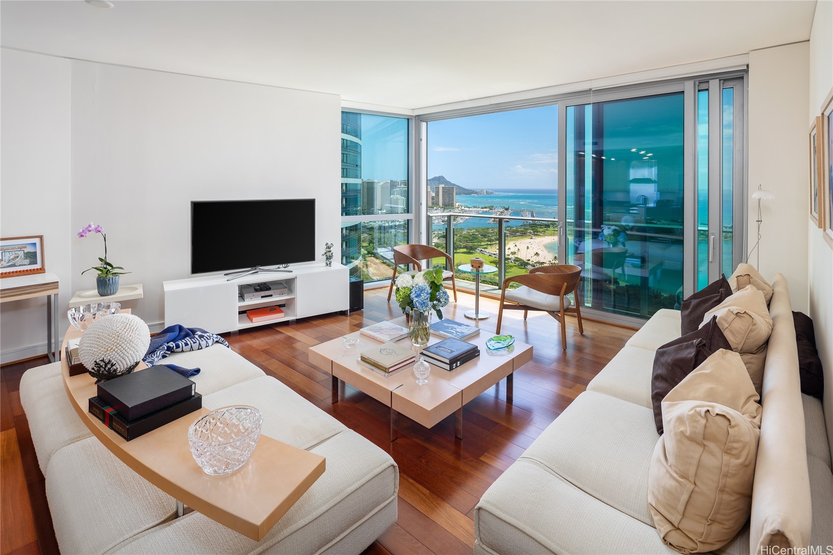 カカアコ・ダウンタウン | 1288 Ala Moana Boulevard, Honolulu, HI 96814