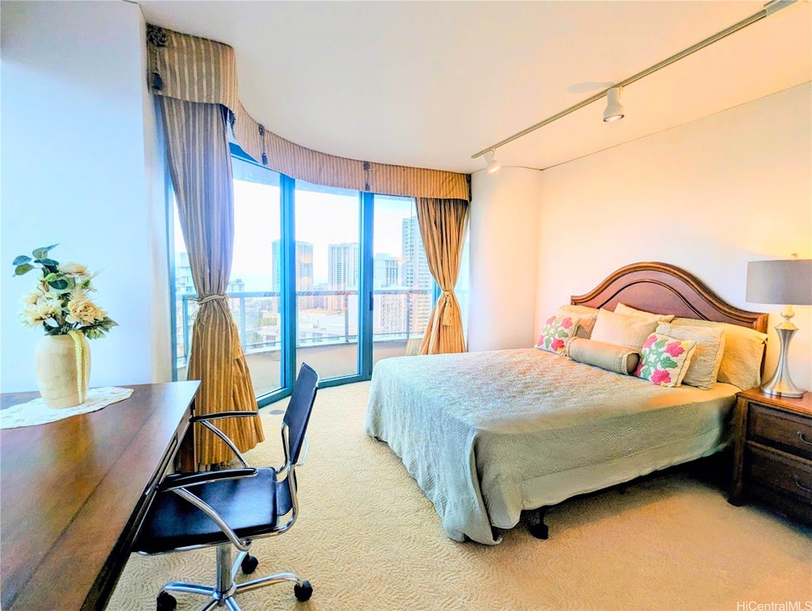ワイキキ | 1888 Kalakaua Avenue, Honolulu, HI 96815