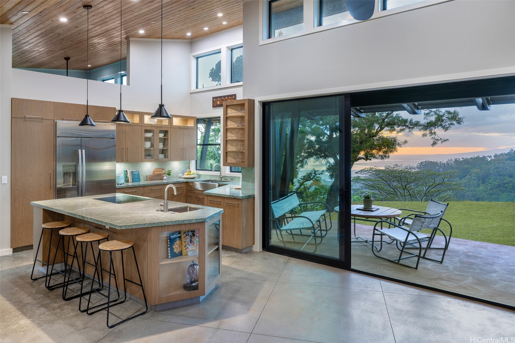 カカアコ・ダウンタウン | 228 Forest Ridge Way, Honolulu, HI 96822