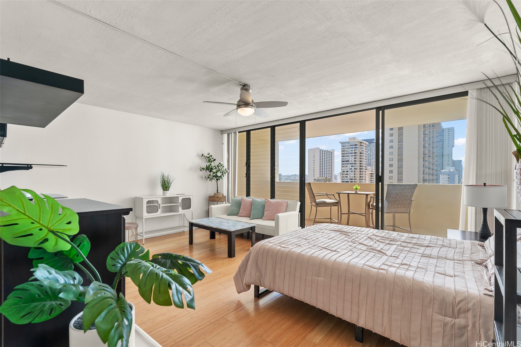 ワイキキ | 2092 Kuhio Avenue, Honolulu, HI 96815