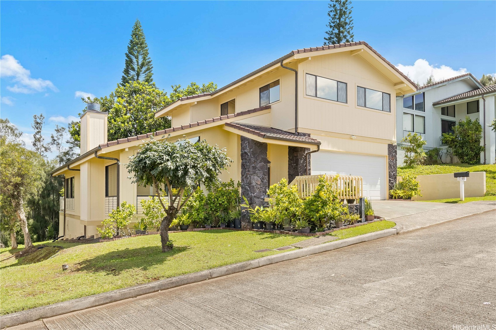 ソルトレイク | 98-1421 Onikiniki Place, Aiea, HI 96701
