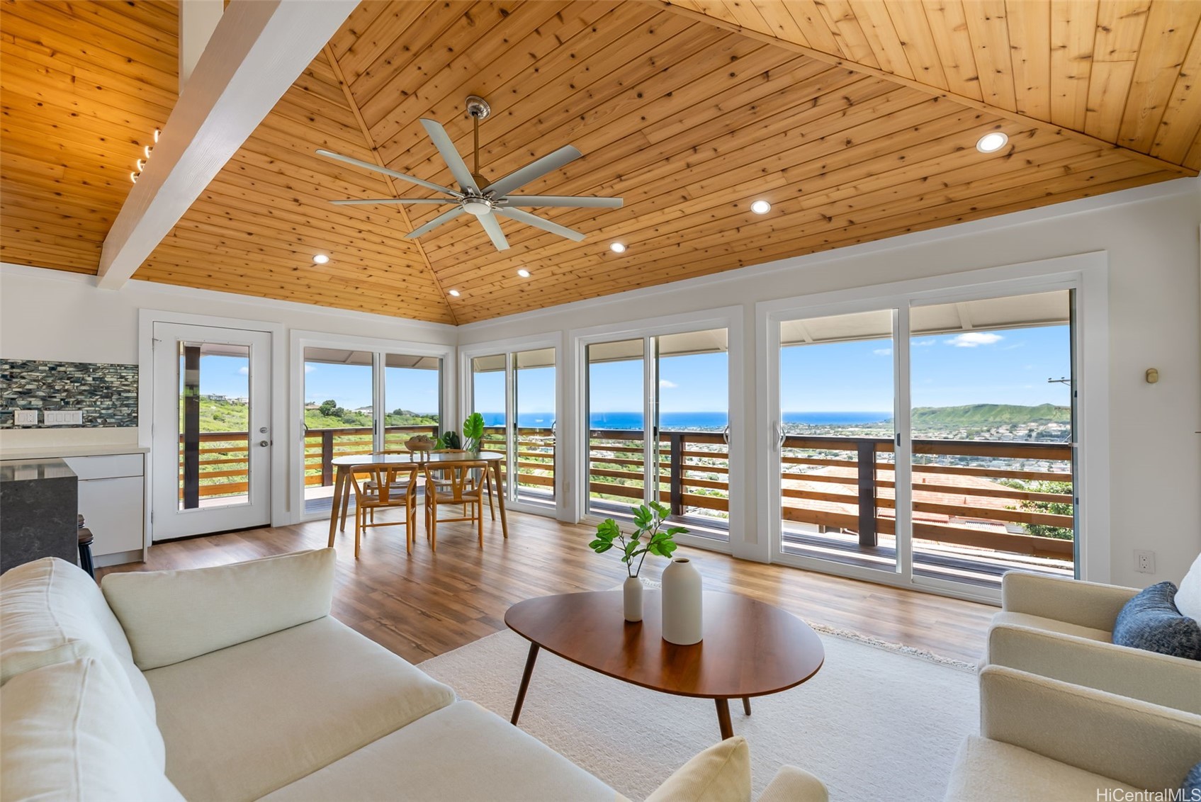 カハラ・ワイアラエ | 1709 Iwi Way, Honolulu, HI 96816