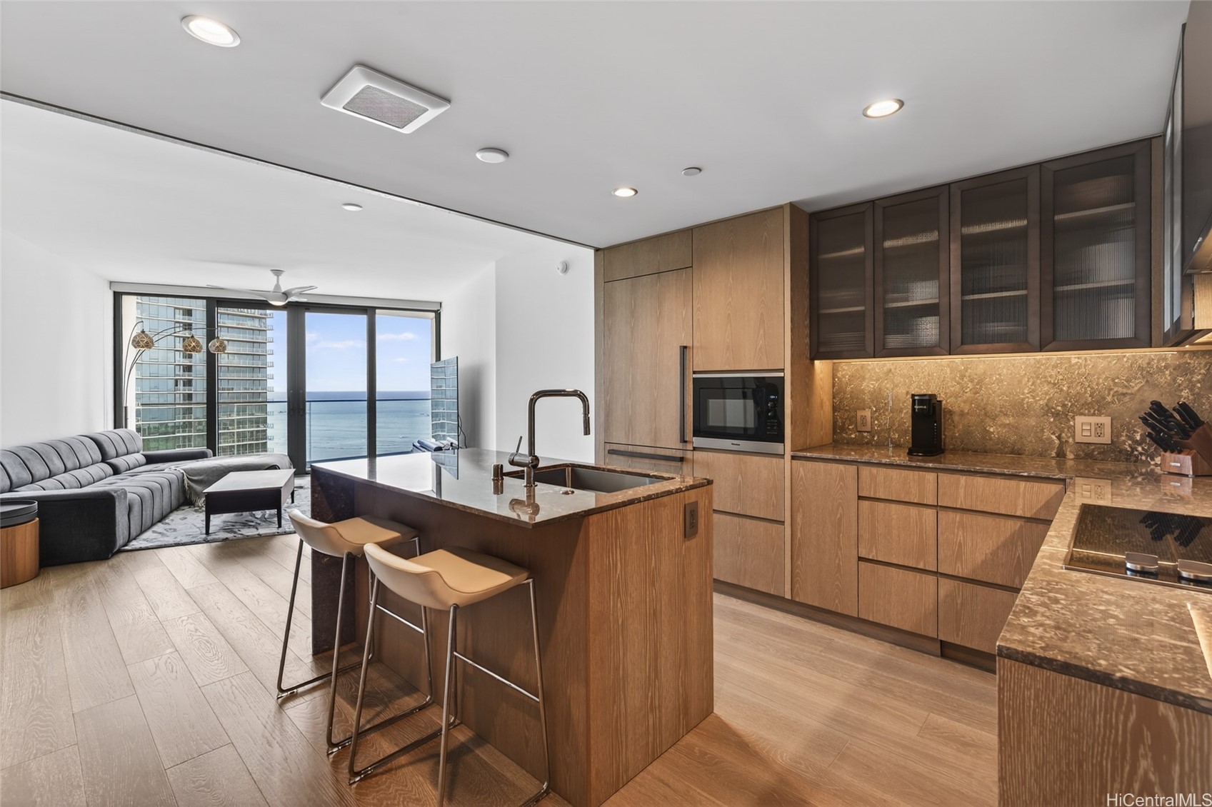 カカアコ・ダウンタウン | 1000 Auahi Street, Honolulu, HI 96814