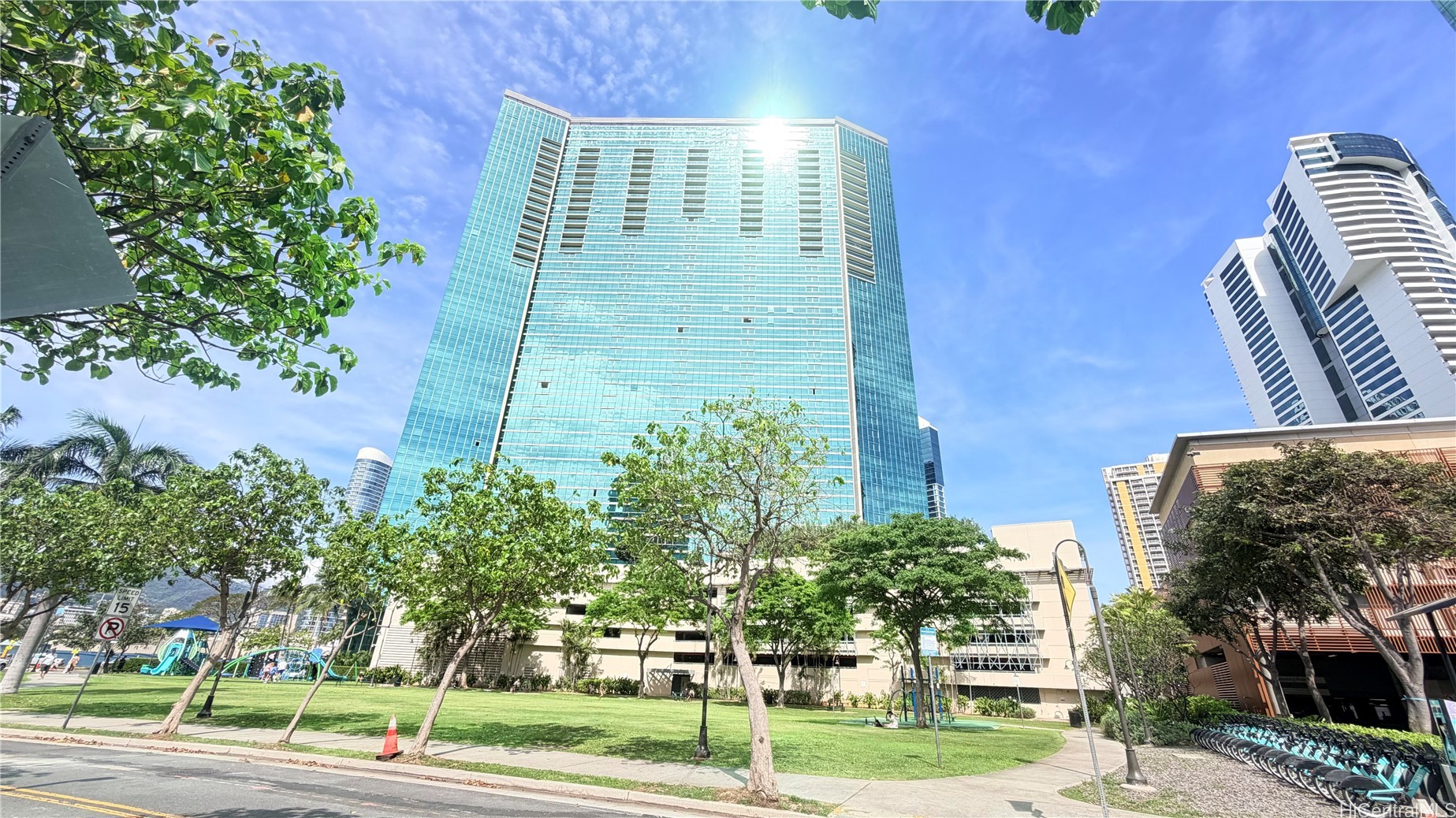 カカアコ・ダウンタウン | 1177 Queen Street, Honolulu, HI 96814