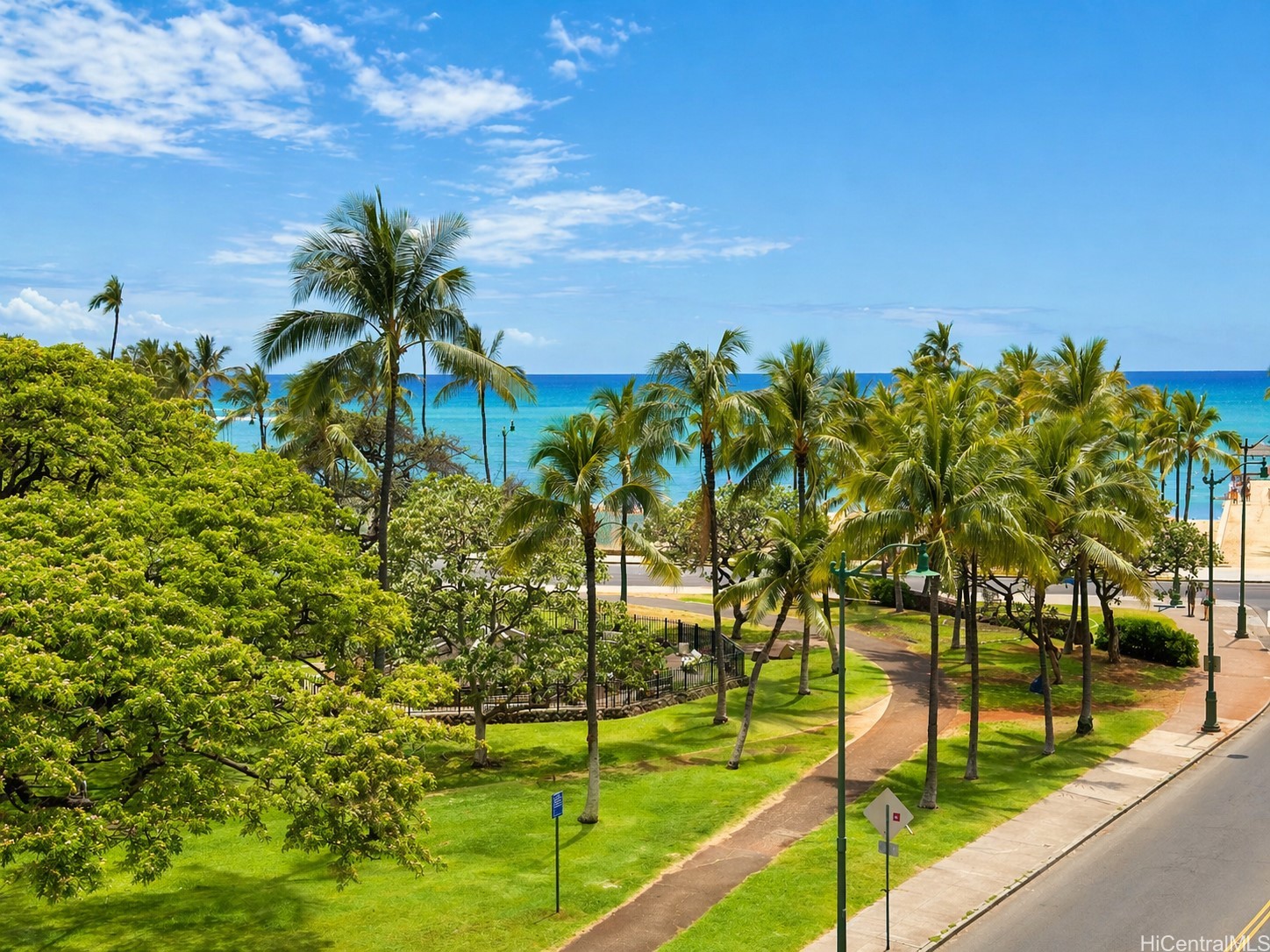 ワイキキ | 134 Kapahulu Avenue, Honolulu, HI 96815