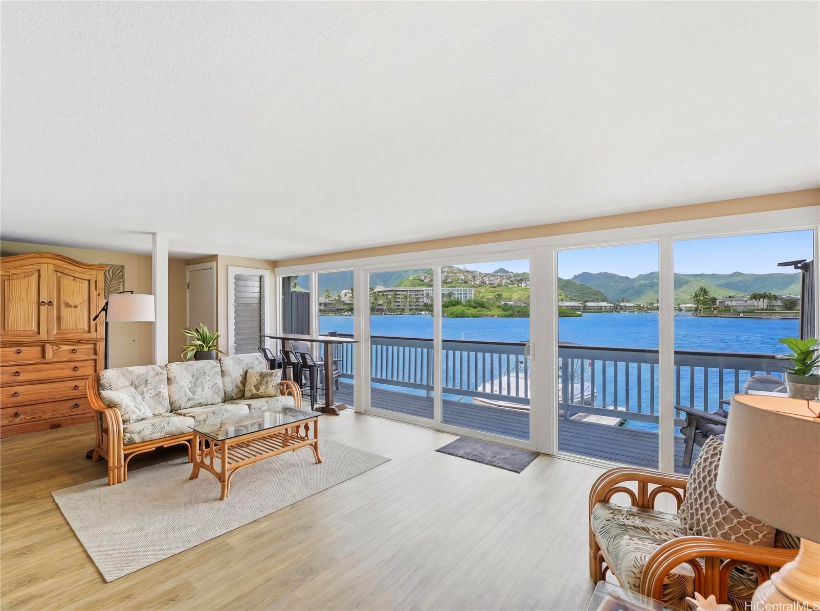 ハワイカイ | 715 Koko Isle Circle, Honolulu, HI 96825