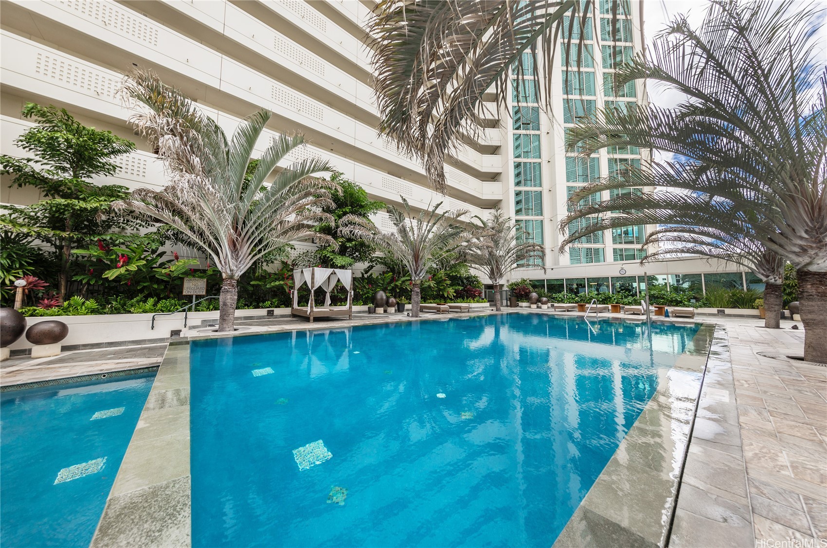 ワイキキ | 1837 Kalakaua Avenue, Honolulu, HI 96815