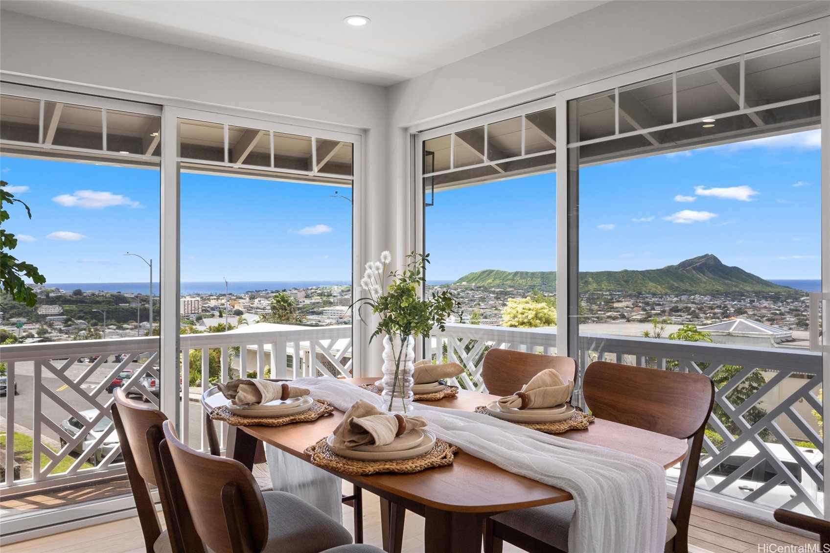 カハラ・ワイアラエ | 1482 Kalaepohaku Street, Honolulu, HI 96816