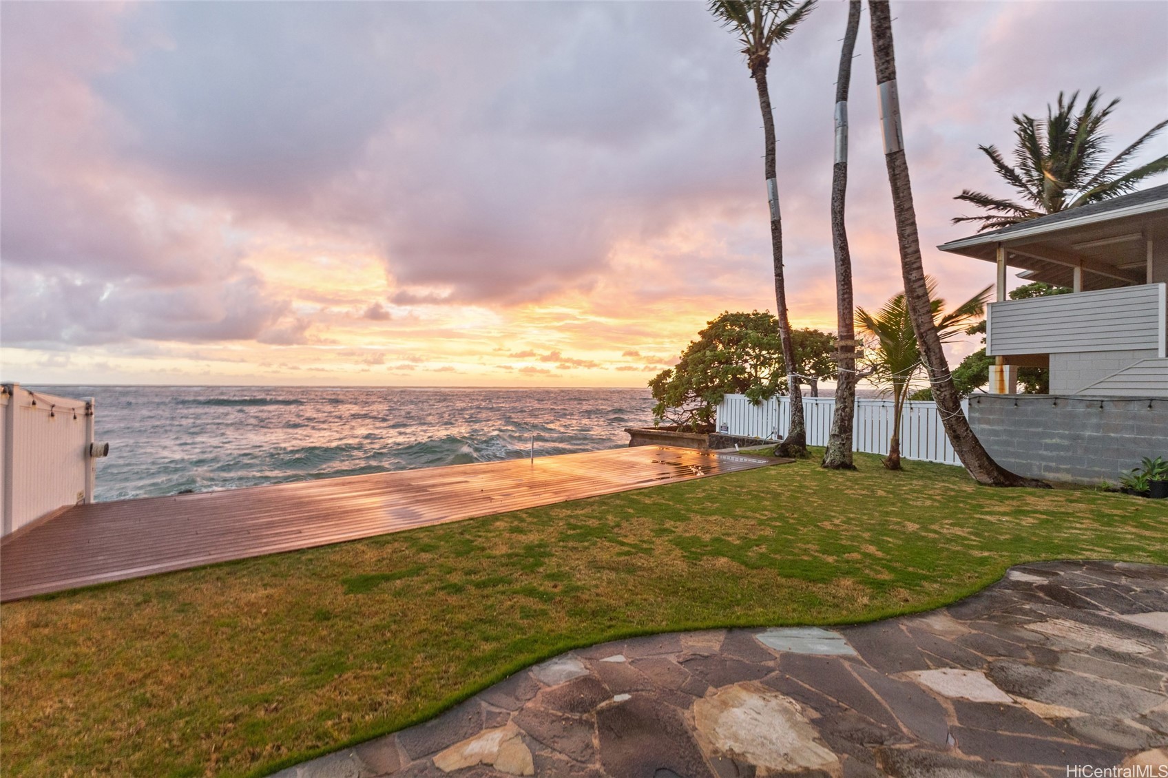 53-853 Kamehameha Highway, Hauula, HI 96717