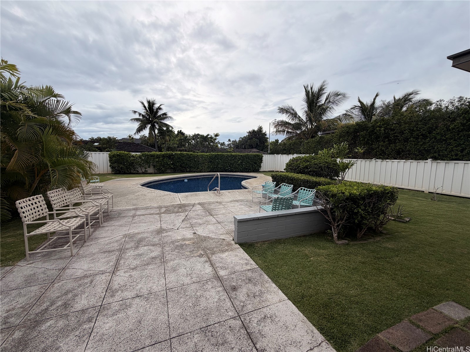 カハラ・ワイアラエ | 608 Kuana Street, Honolulu, HI 96816