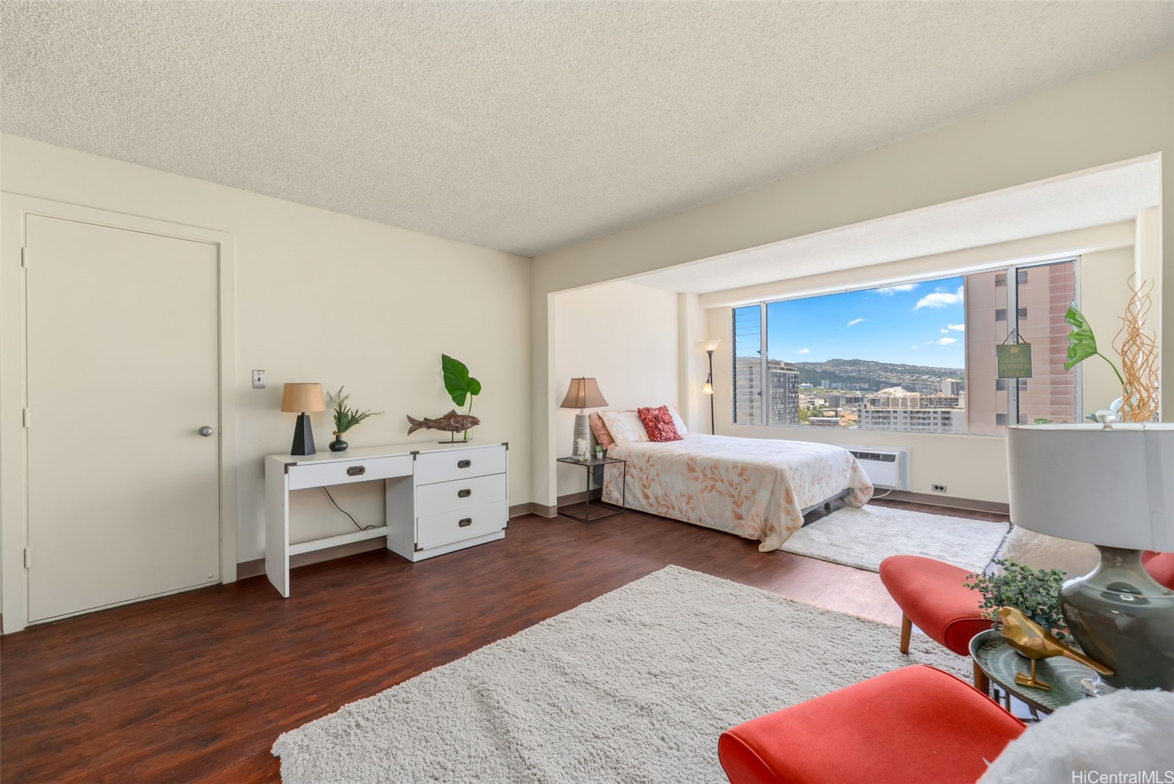 アラモアナ | 747 Amana Street, Honolulu, HI 96814