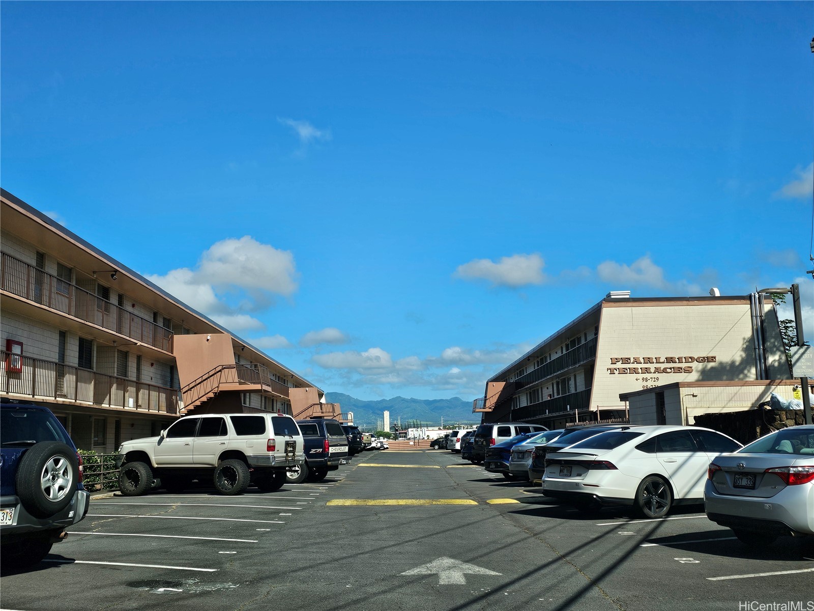 ソルトレイク | 98-729 Moanalua Loop, Aiea, HI 96701