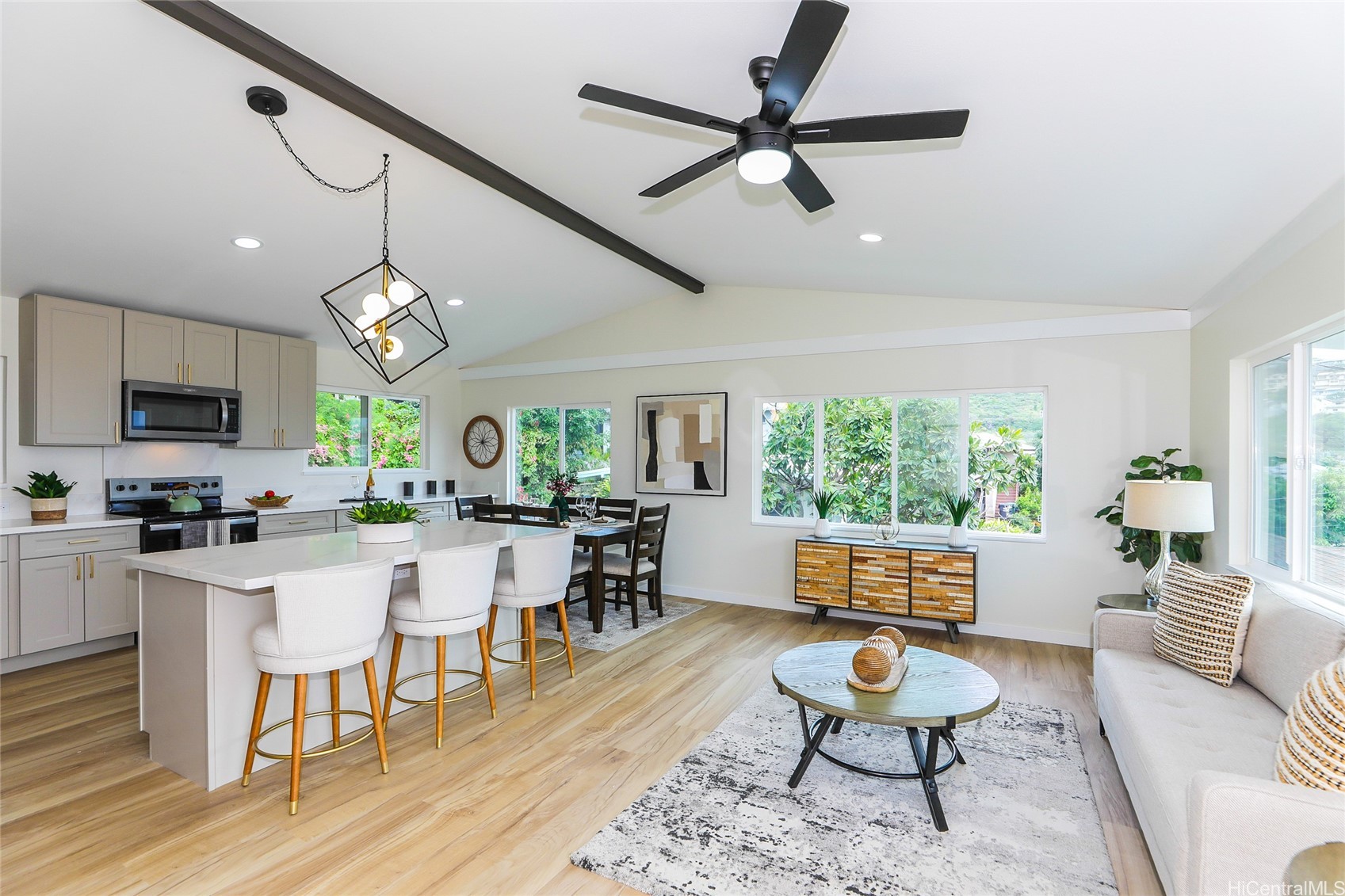 カハラ・ワイアラエ | 3782 Claudine Street, Honolulu, HI 96816