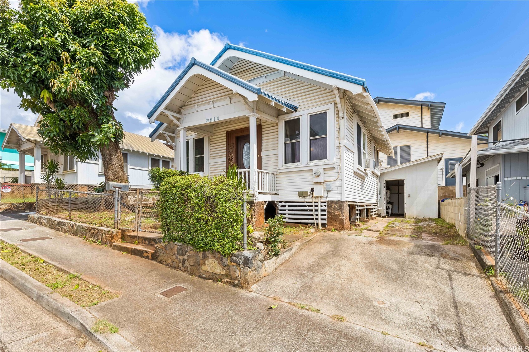 カハラ・ワイアラエ | 3311 Herbert Street, Honolulu, HI 96815