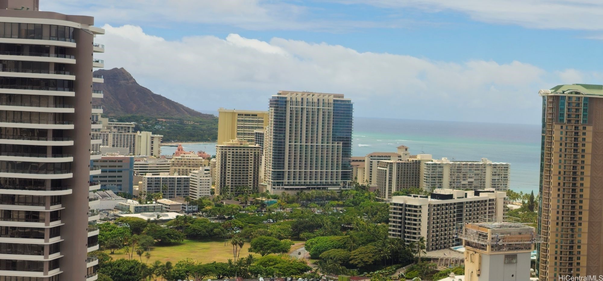 ワイキキ | 411 Hobron Lane, Honolulu, HI 96815