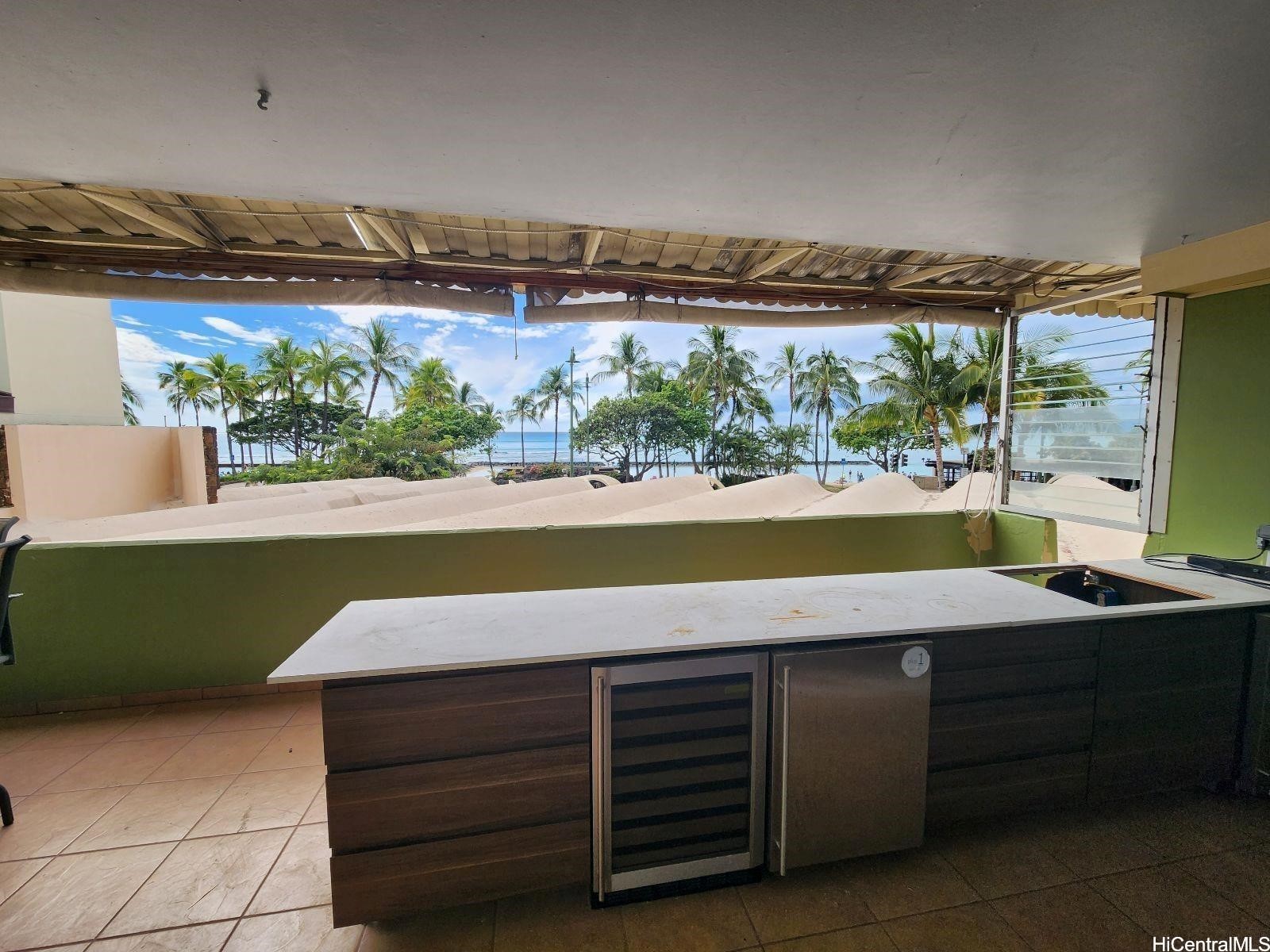 ワイキキ | 2500 Kalakaua Avenue, Honolulu, HI 96815