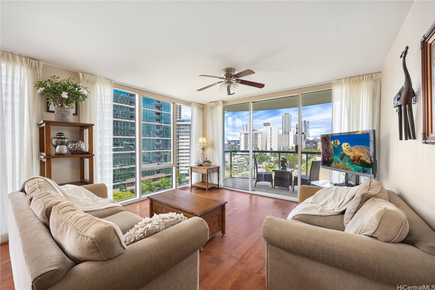 ワイキキ | 1837 Kalakaua Avenue, Honolulu, HI 96815