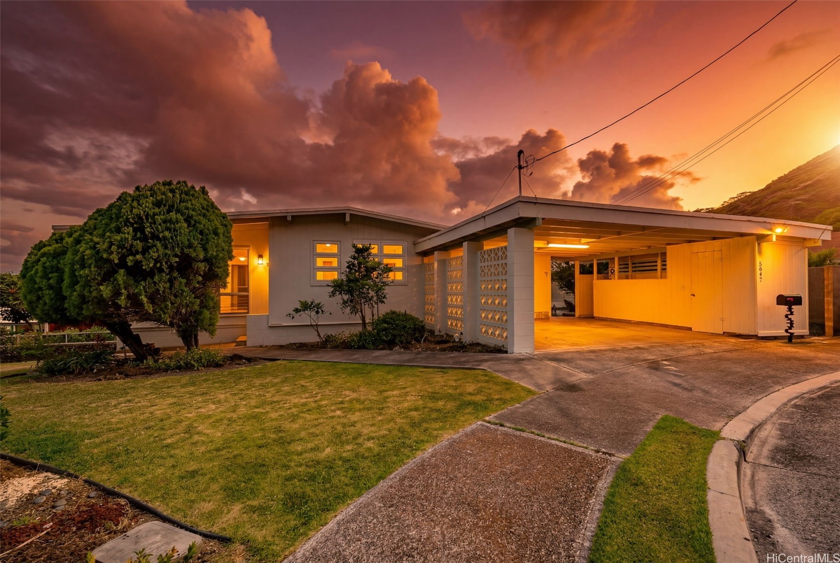 カハラ・ワイアラエ | 5647 Anolike Place, Honolulu, HI 96821