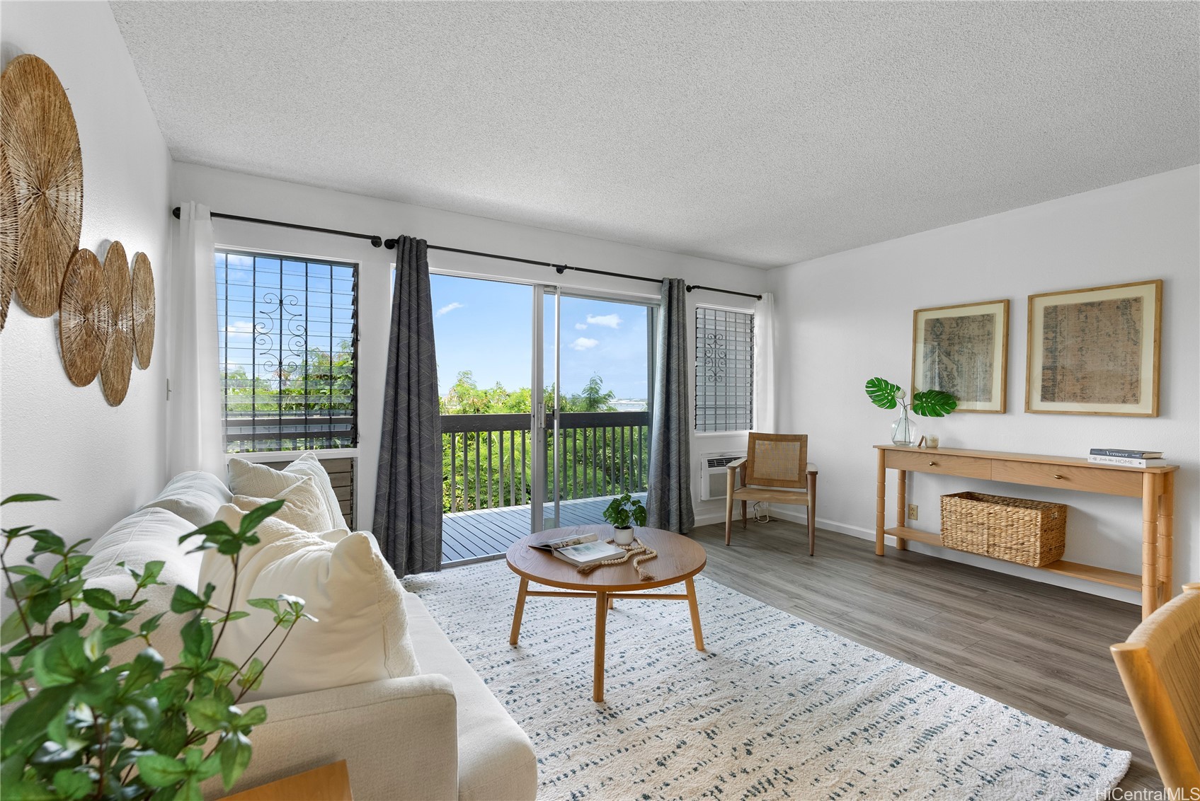 ソルトレイク | 98-1451 Kaahumanu Street, Aiea, HI 96701