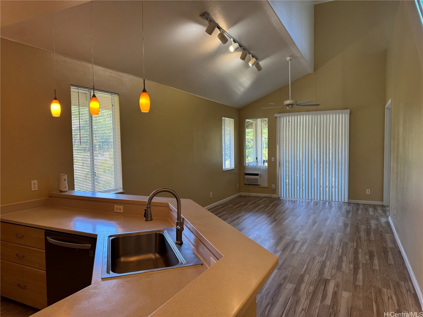 ソルトレイク | 95-944 Wikao Street, Mililani, HI 96789