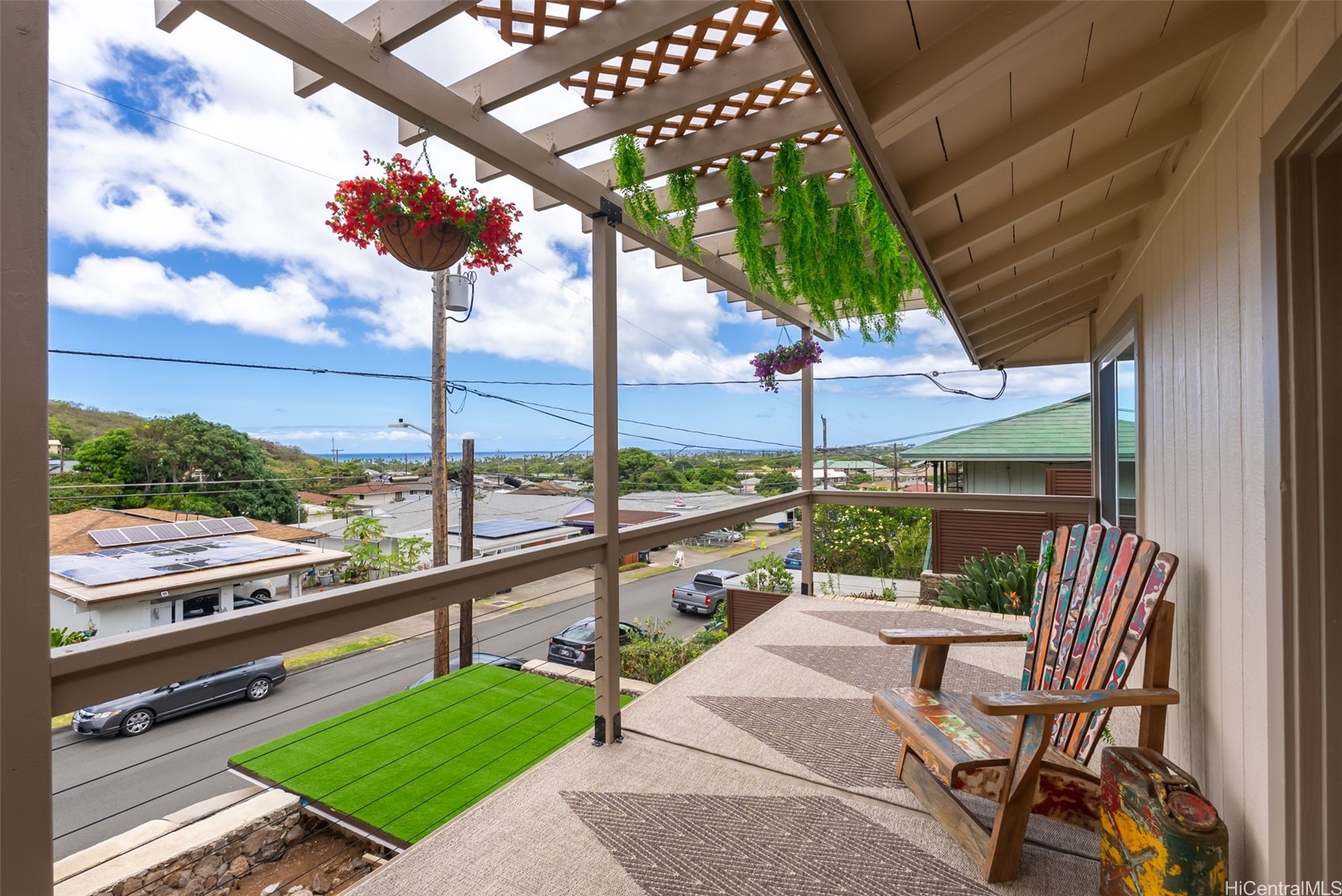 カハラ・ワイアラエ | 1358 Makaikoa Street, Honolulu, HI 96821