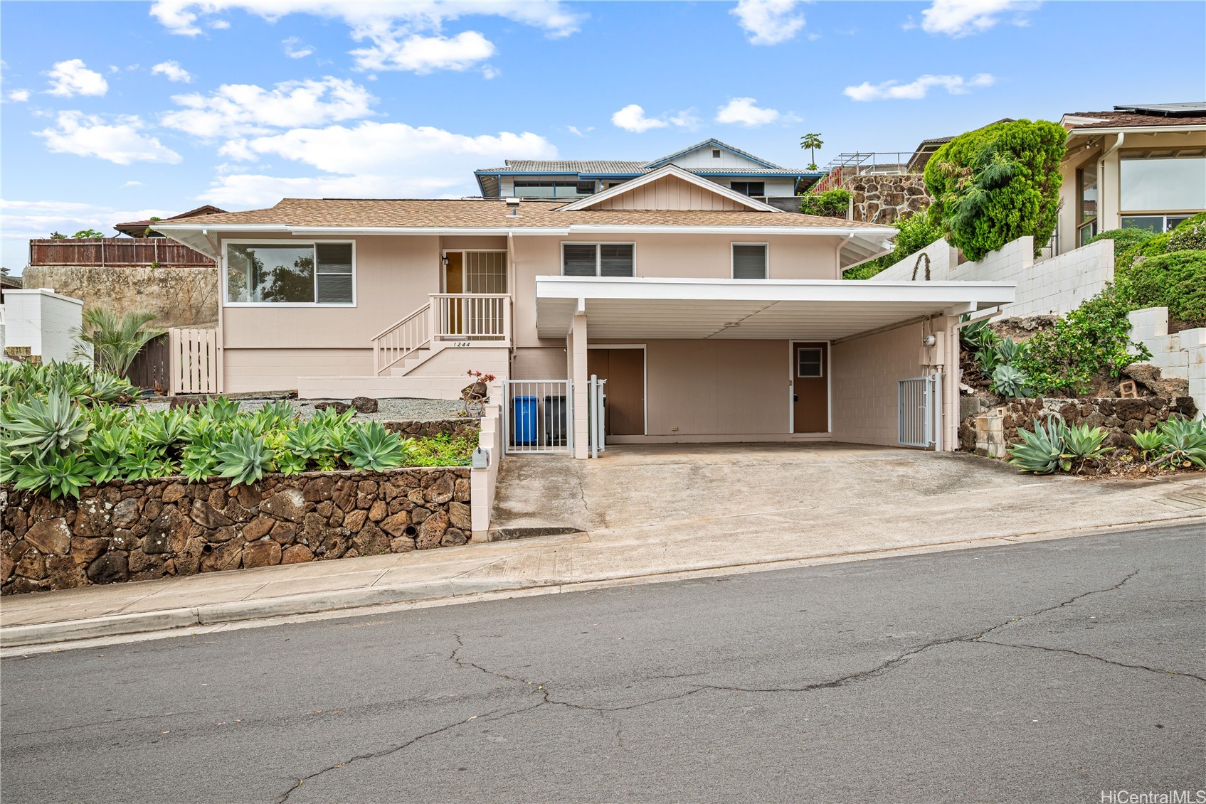 ソルトレイク | 1244 Ala Aloalo Street, Honolulu, HI 96818