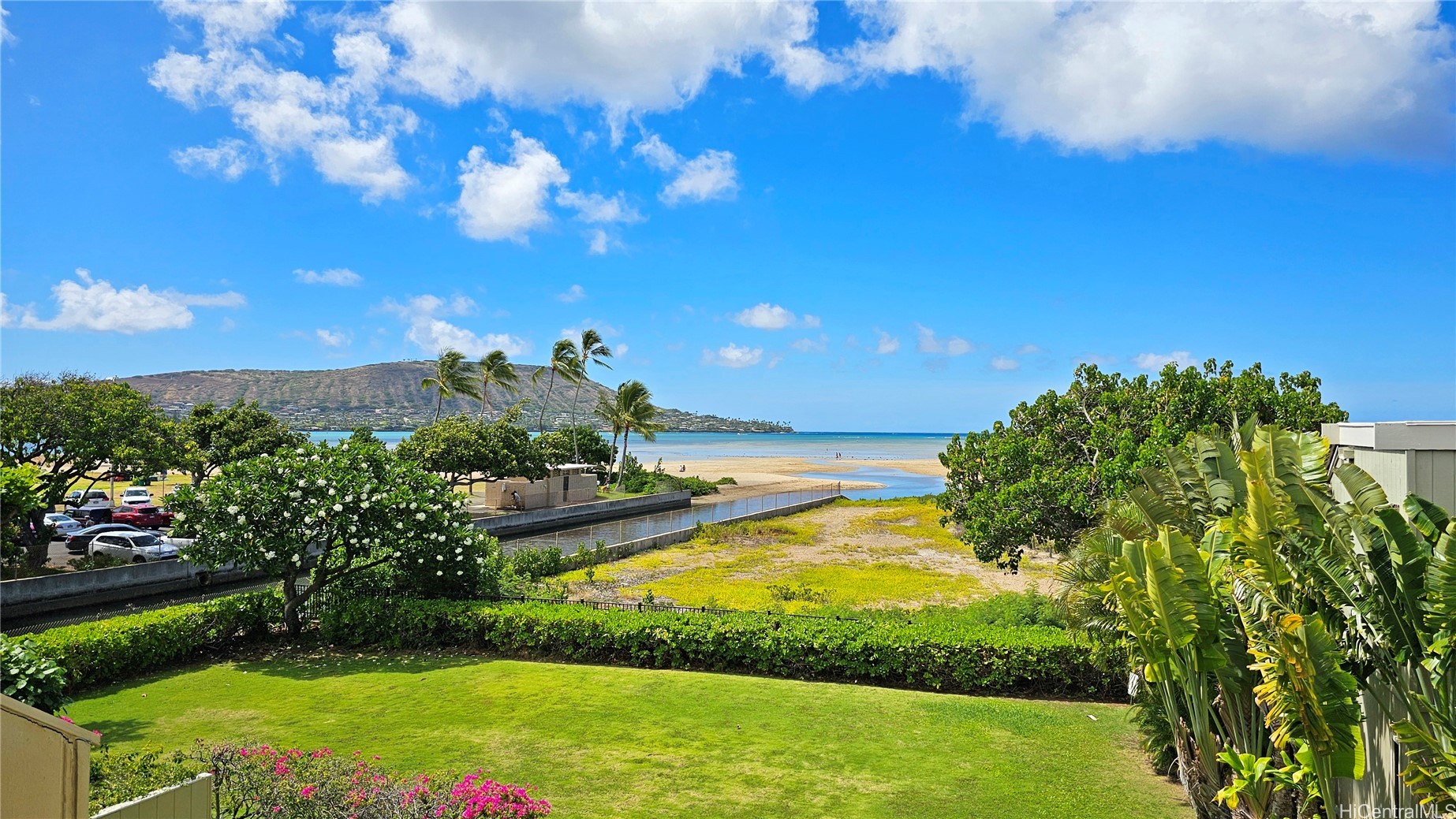 カハラ・ワイアラエ | 6133 Summer Street, Honolulu, HI 96821